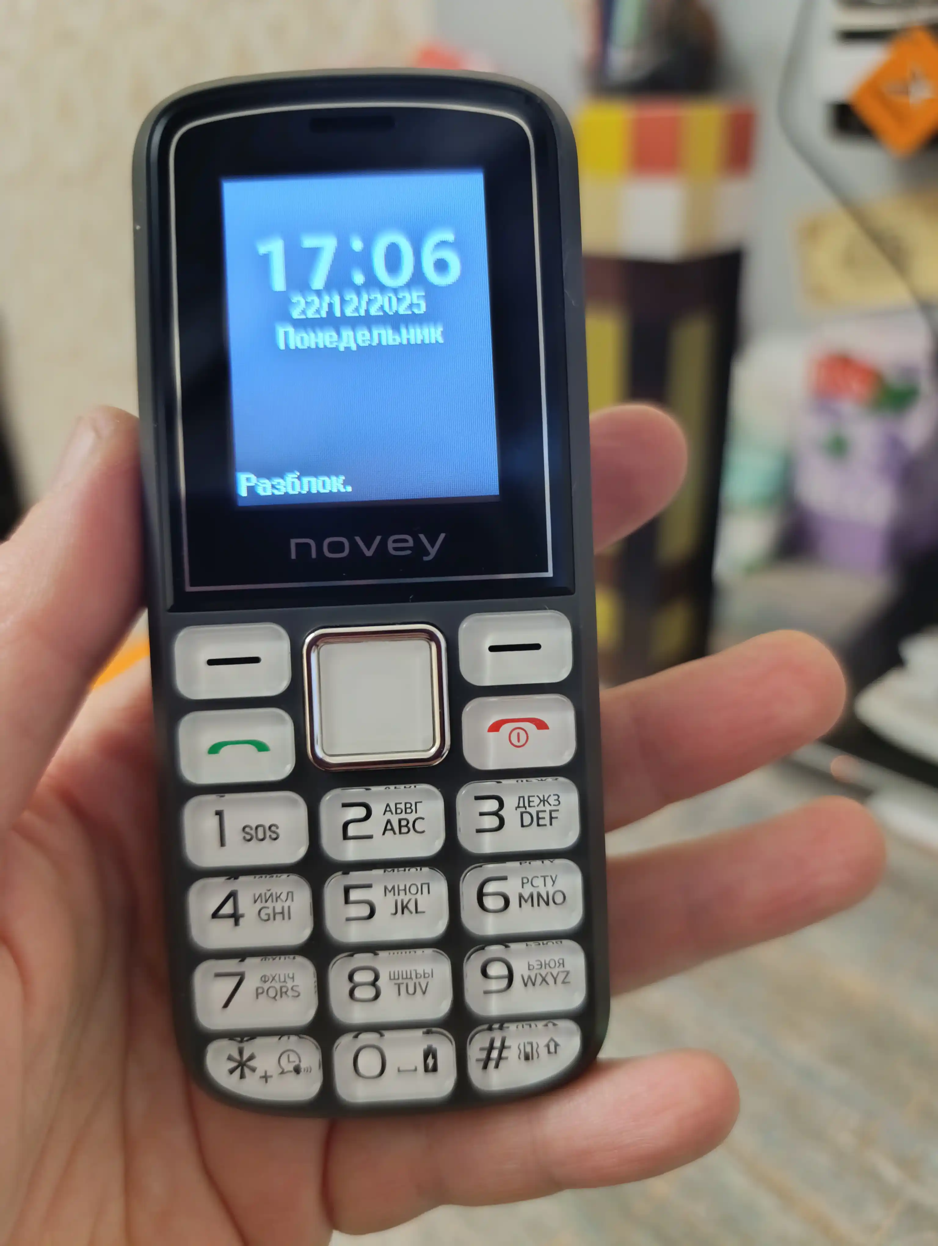 Novey 106 knopkali telefon, kamerasiz, 1 SIM, 4 rang