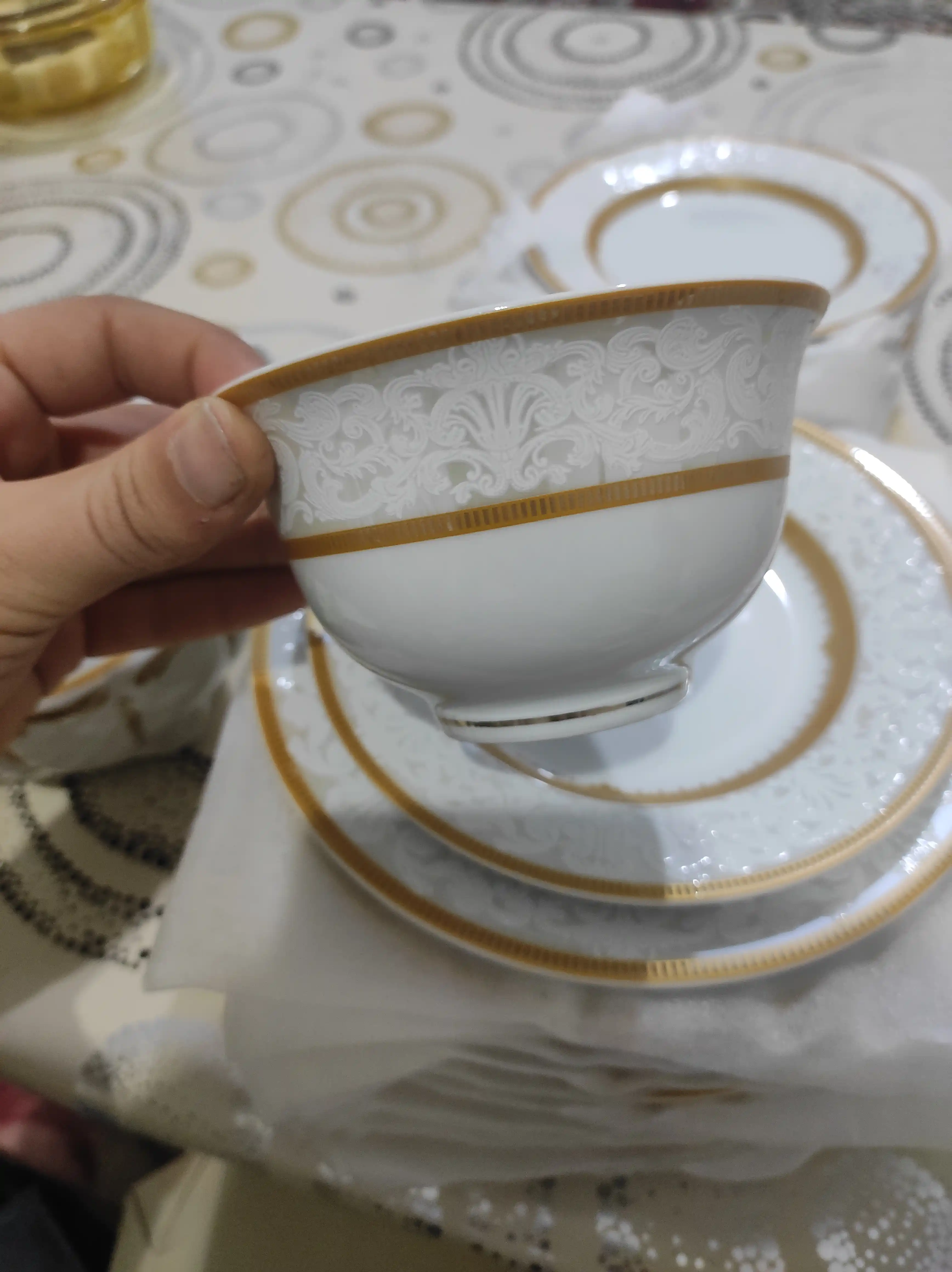 Фарфоровый сервиз, 60 предметов, на 12 человек
