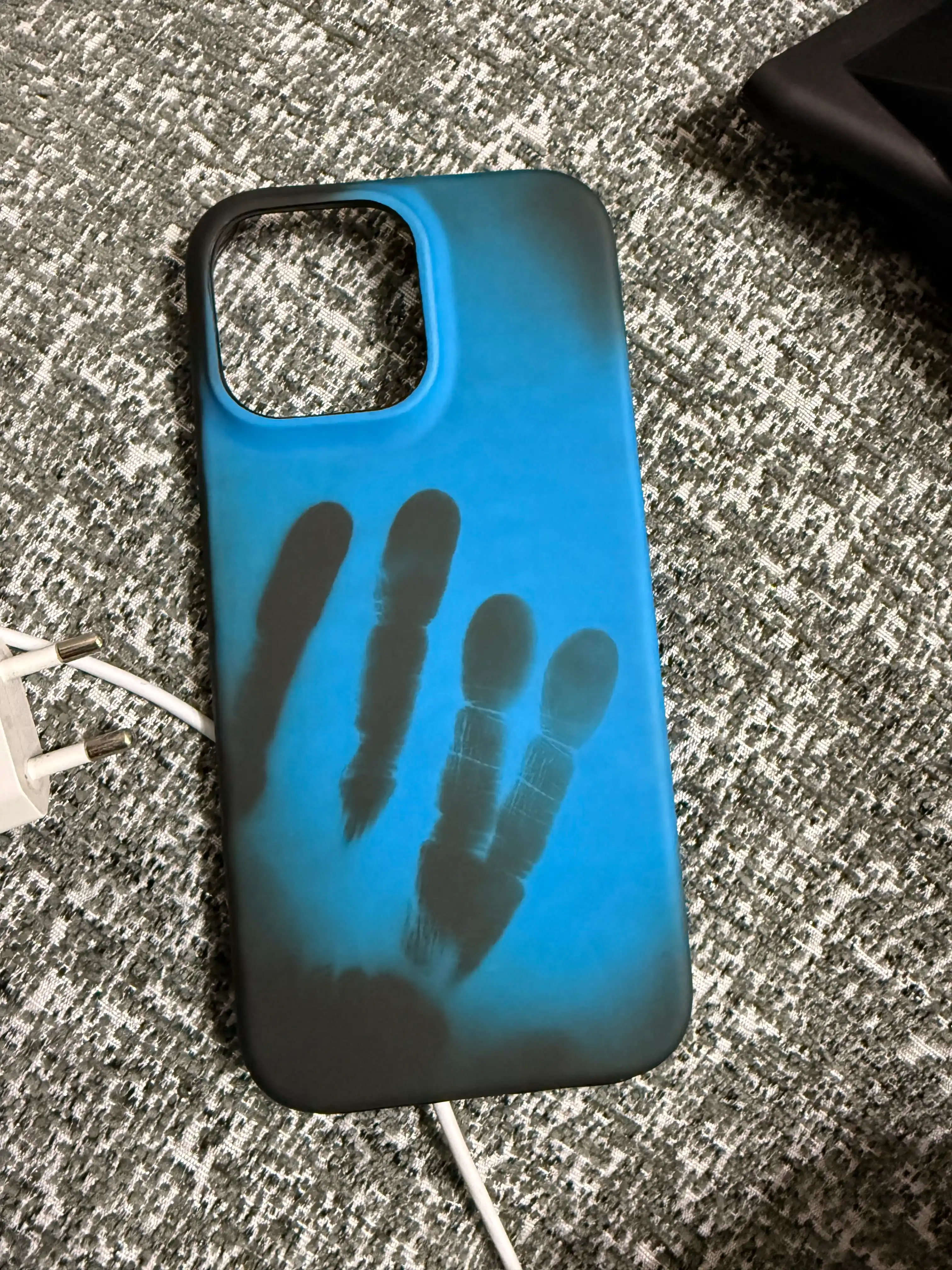 IPhone uchun chexol MagicThermo, qiziganda rangini o‘zgartiradi, 15, 16, 17, Pro, Pro Max