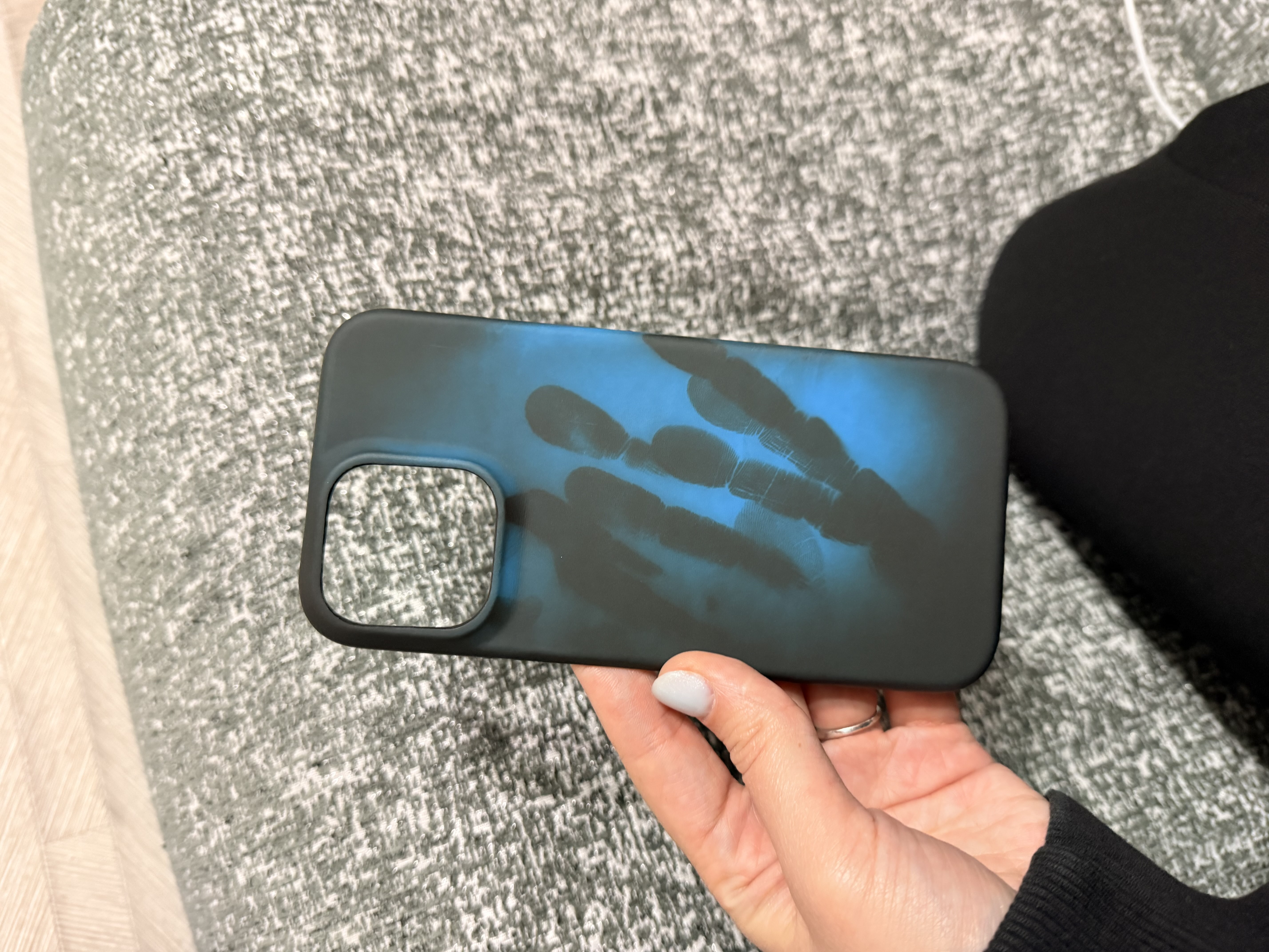 IPhone uchun chexol MagicThermo, qiziganda rangini o‘zgartiradi, 15, 16, 17, Pro, Pro Max