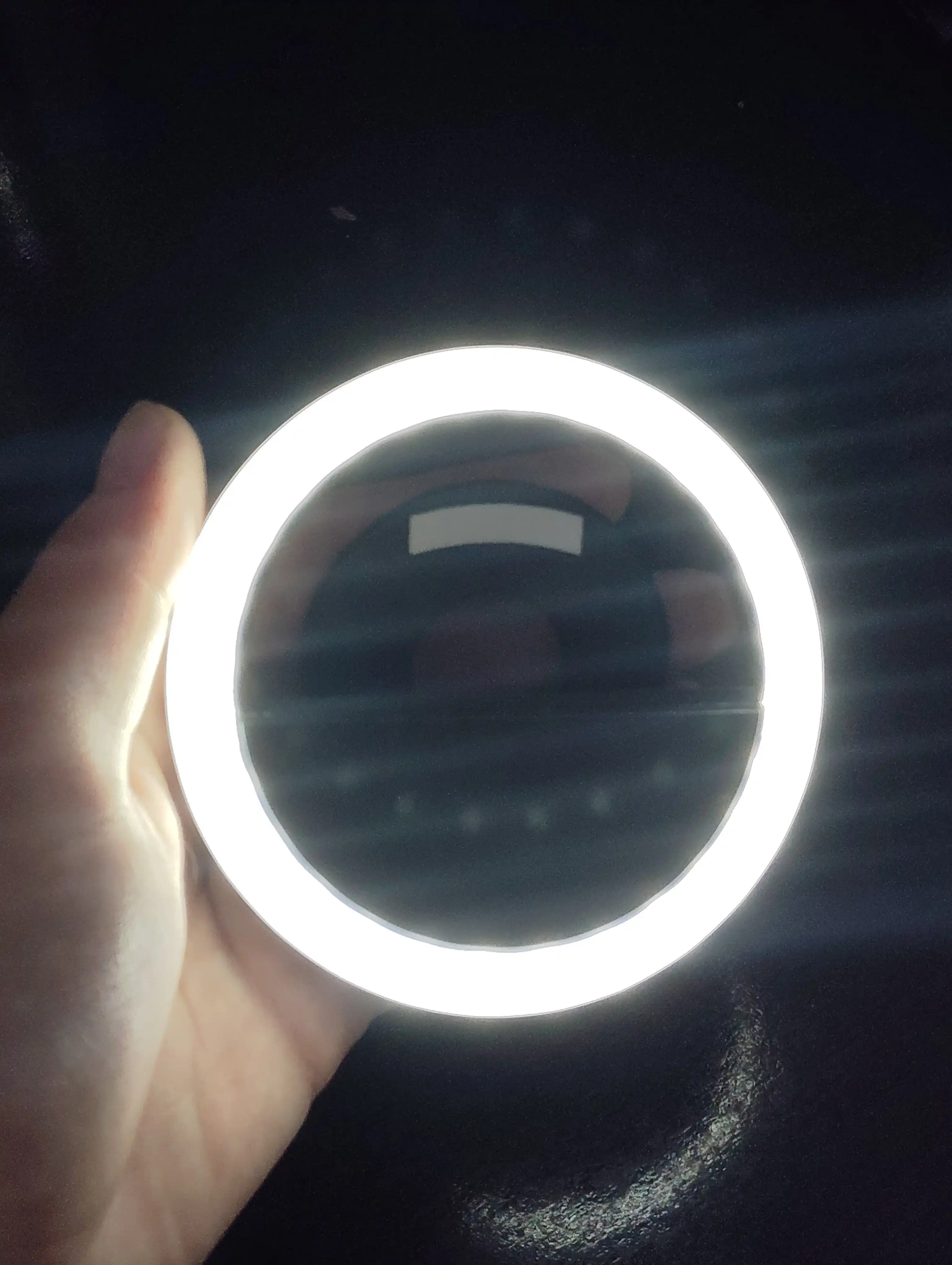 Кольцевая лампа GlowClip для телефона