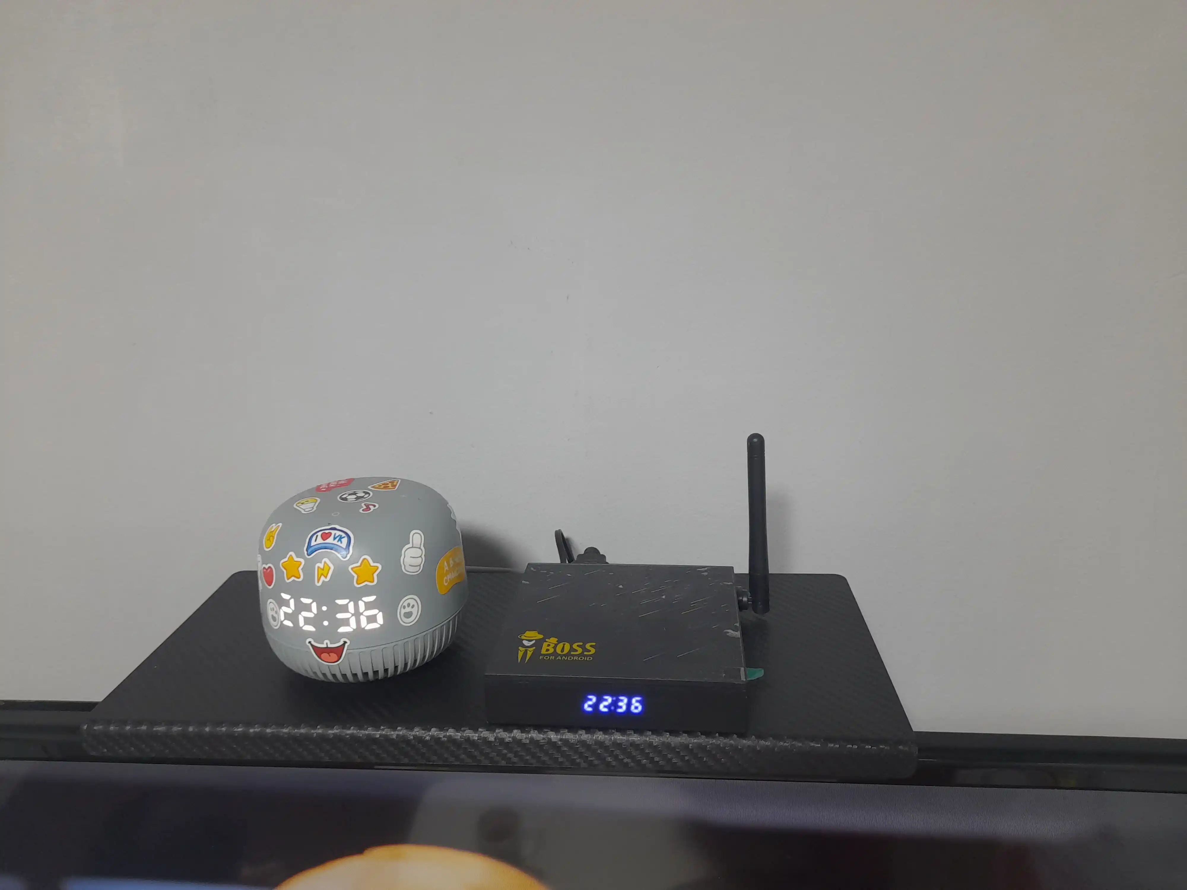 Полка для роутера, полка на телевизор, подставка для тюнера, DVD, WiFi роутер, SMART BOX