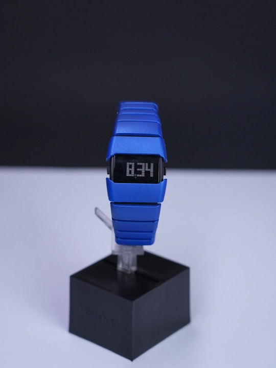 Erkaklar uchun minimalist digital qo'l soati,LED displey, zamonaviy dizayn  - VELTORIA