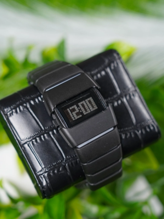 Erkaklar uchun minimalist digital qo'l soati,LED displey, zamonaviy dizayn  - VELTORIA