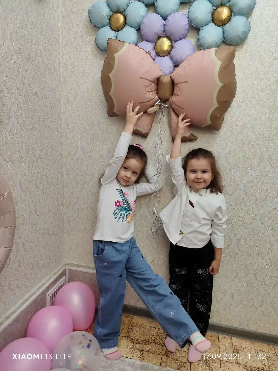Широкие джинсы для девочек с вышивкой в виде звёзд стильный выбор для весны, лета и осени