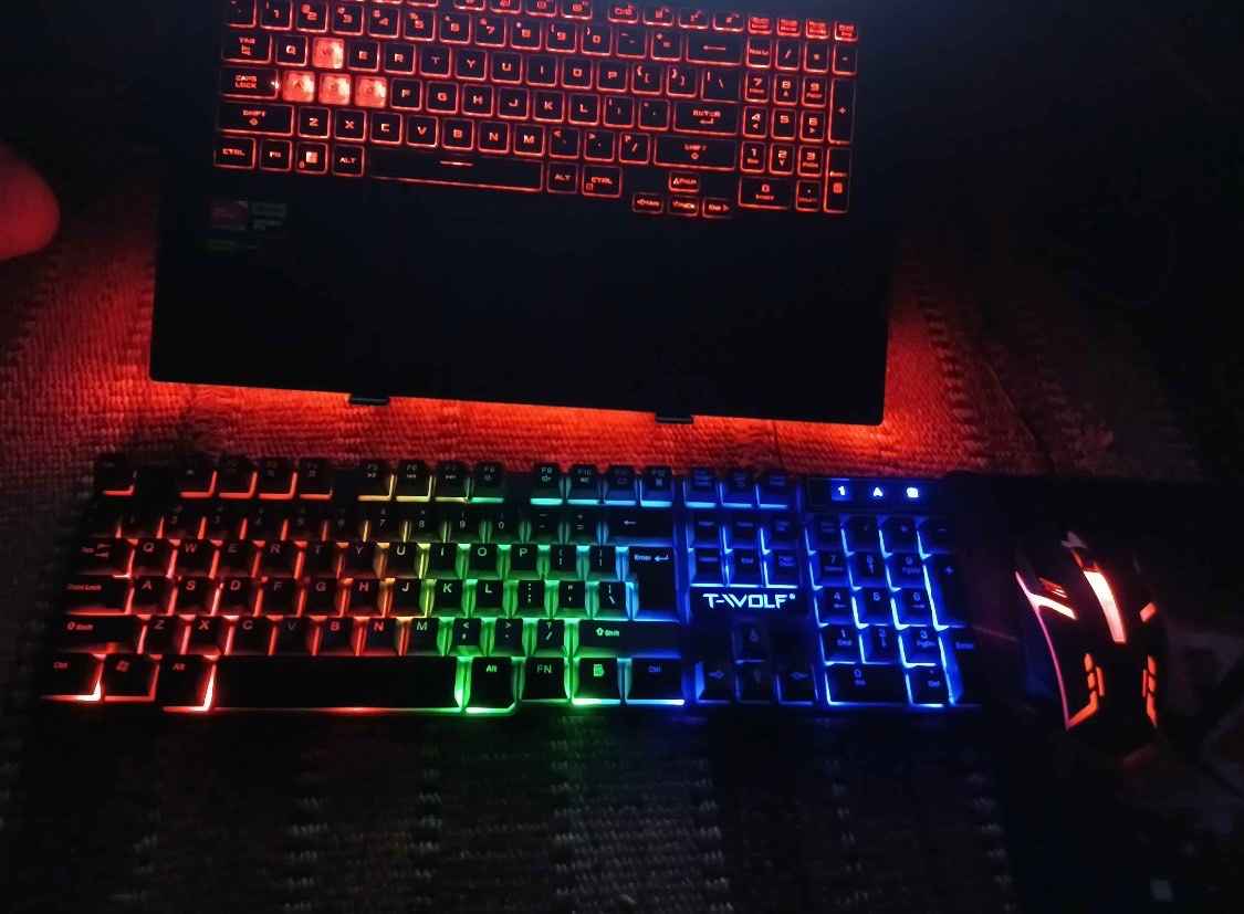 Simli mexanik klaviatura va sichqoncha, o'yin va ofis uchun RGB yoritgichli, shovqinsiz