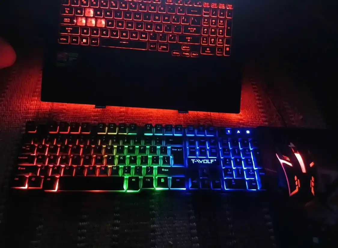 Simli mexanik klaviatura va sichqoncha, o'yin va ofis uchun RGB yoritgichli, shovqinsiz