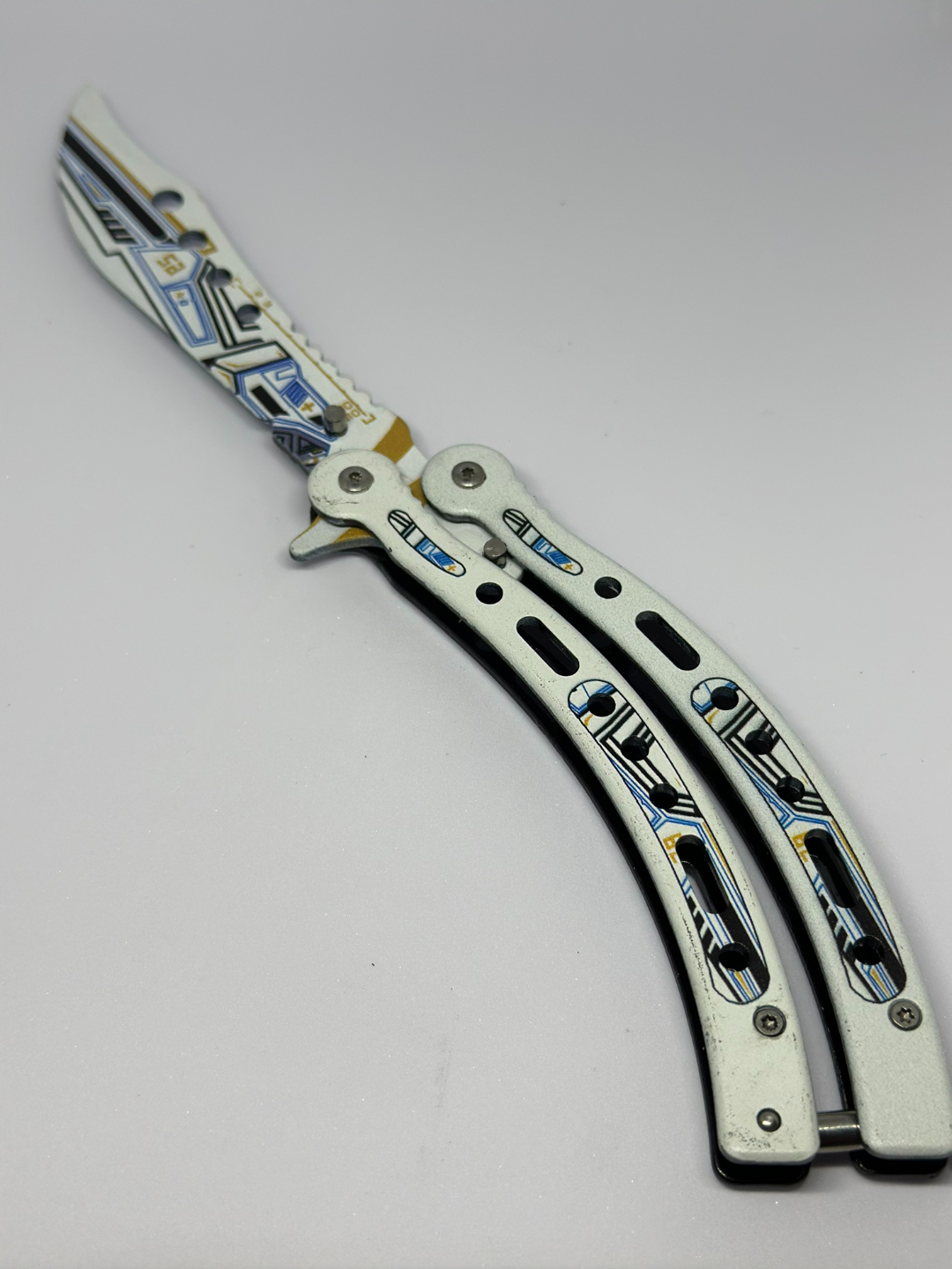 Metall tutqichli yig'iladigan kapalak pichog'ini o'rgatish, CSGO butterfly