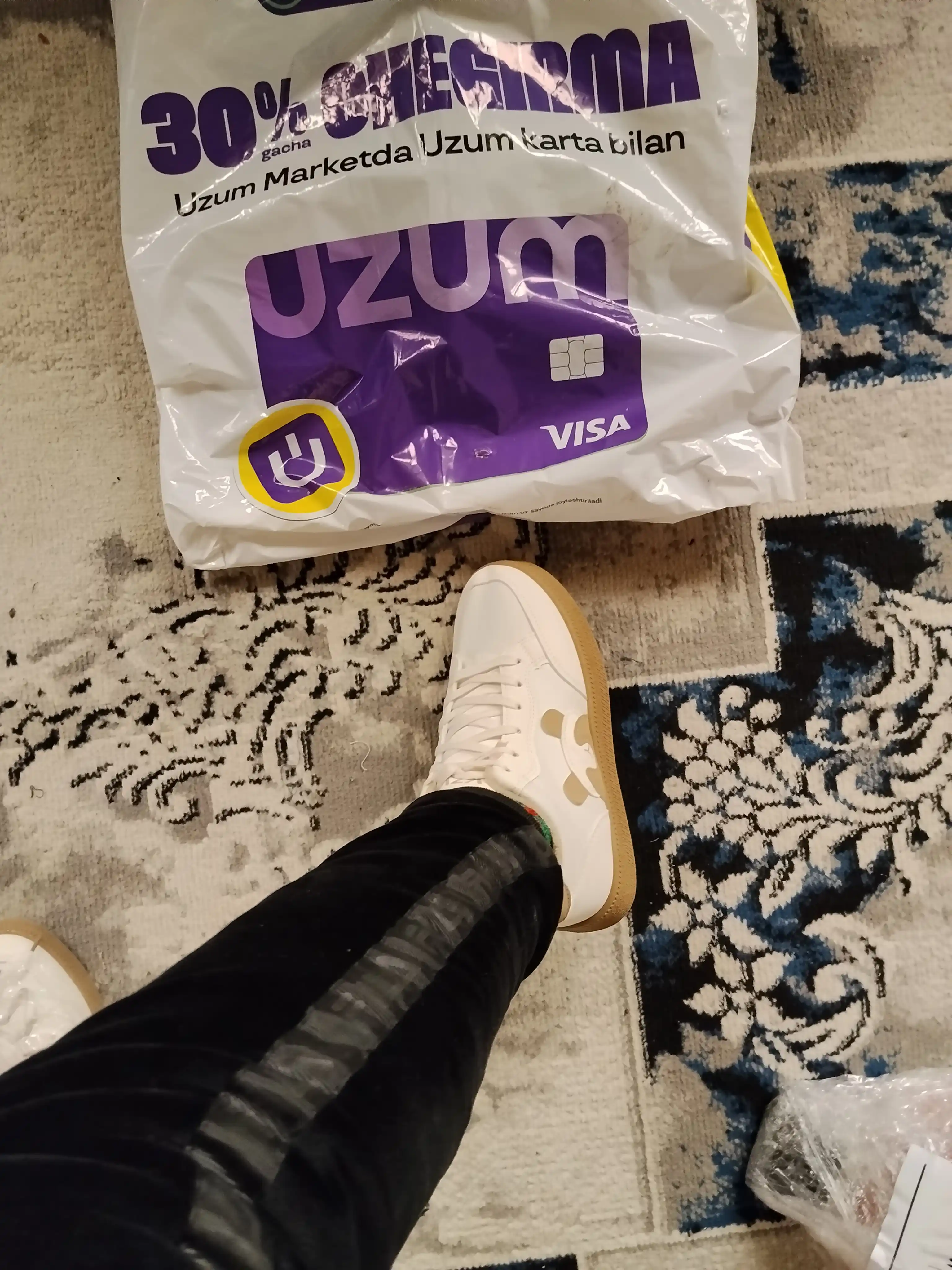 Ayollar krossovkasi, ichi mexli, qish mavsumi uchun