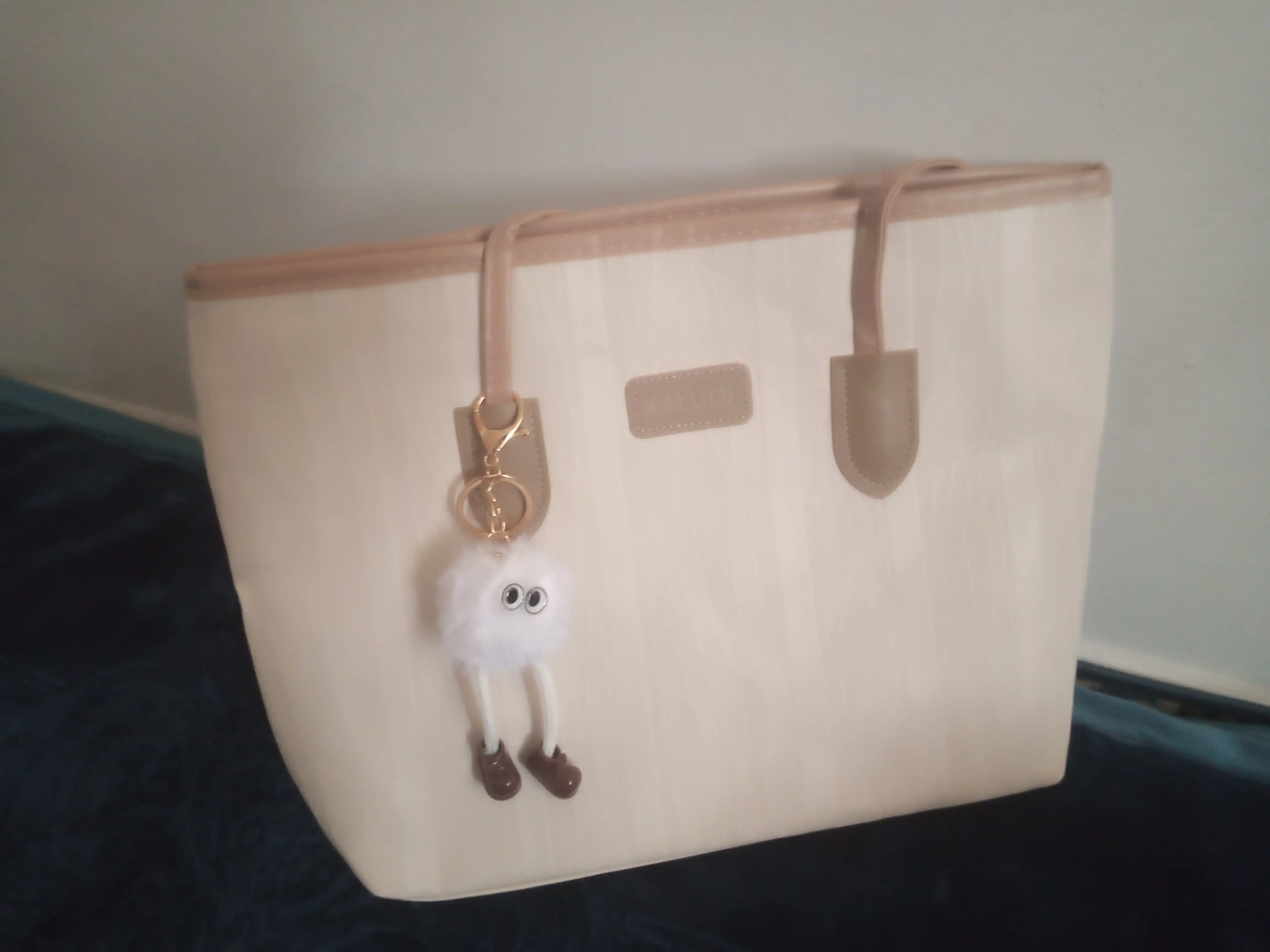Ayollar sumkasi, shopper, yelkama, kundalik, sig'imli, ish va o'qish uchun A4, ekocharm
