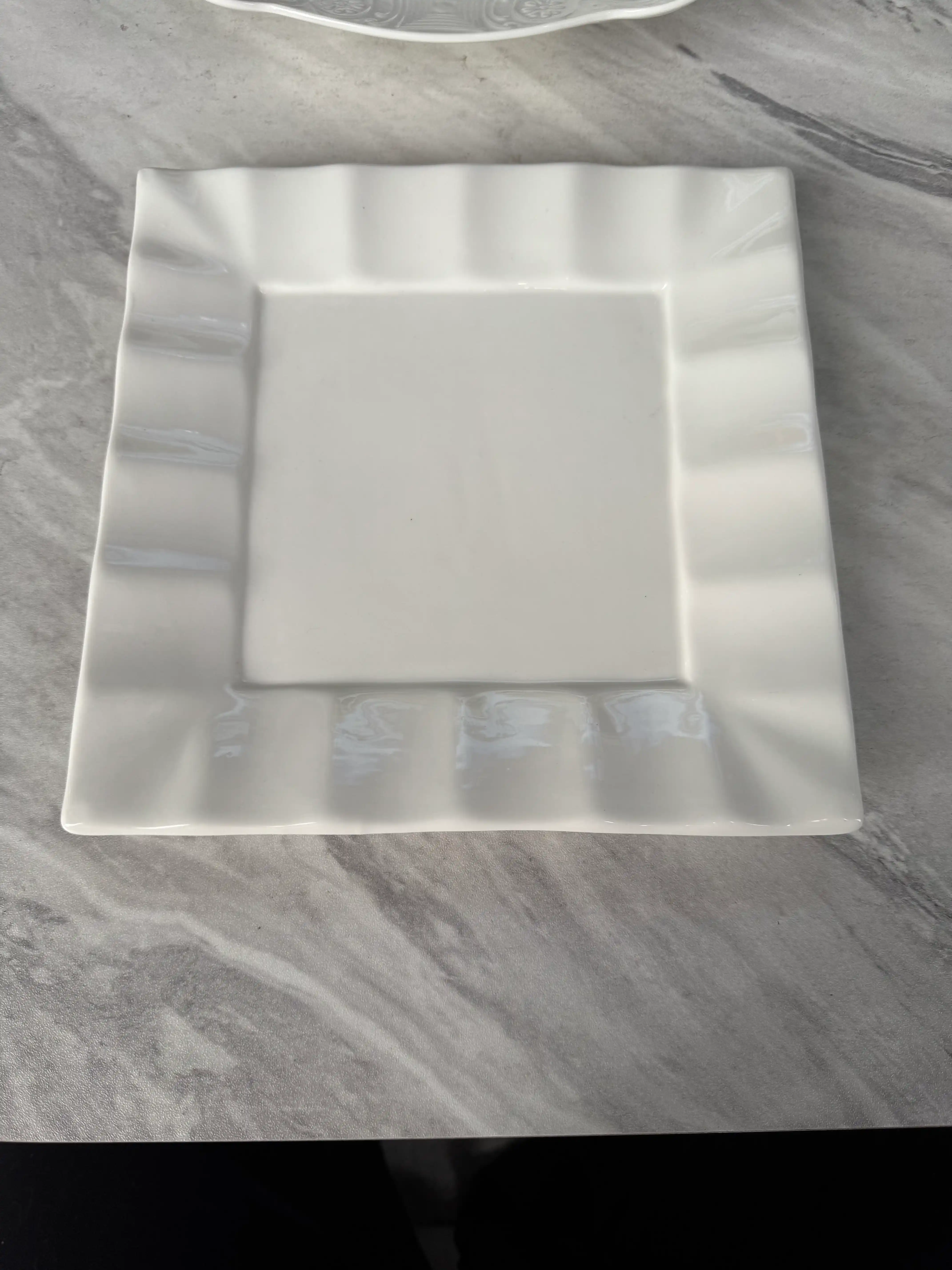 Chinni kvadrat tarelka 9" (23 sm)