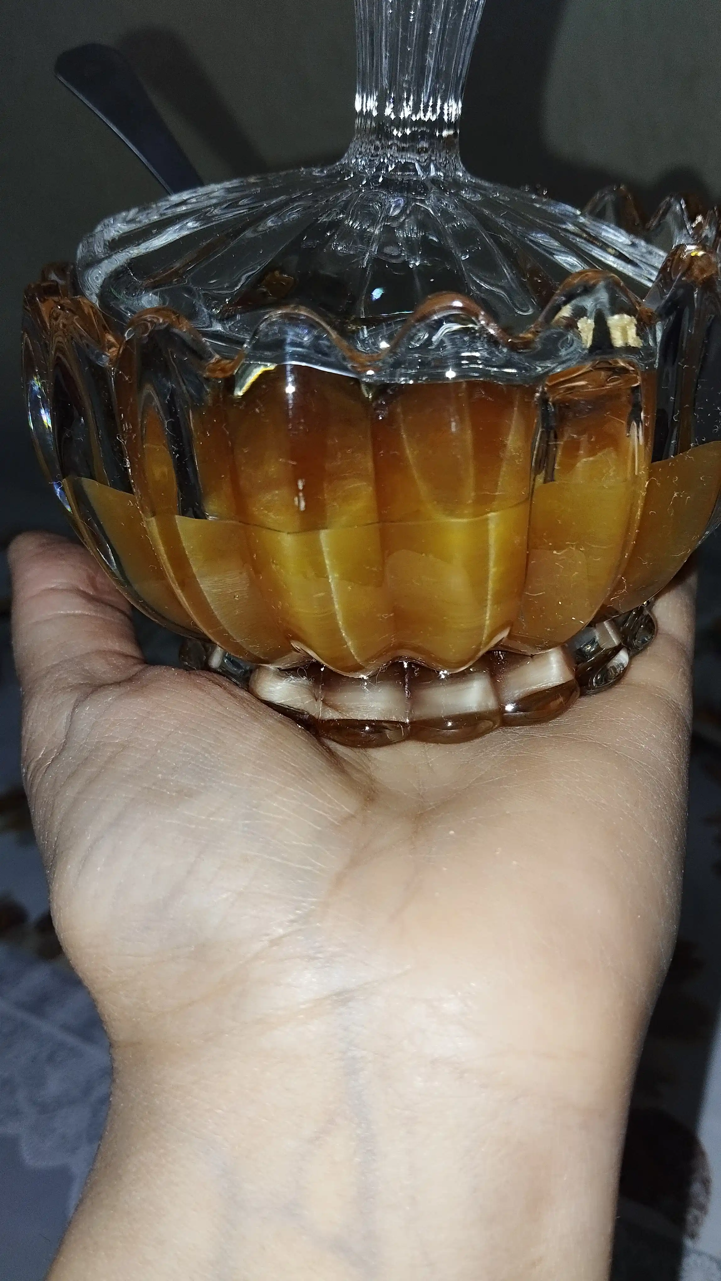 Shakar idishi, qand shisha, shaffof, zarg'aldoq rangda