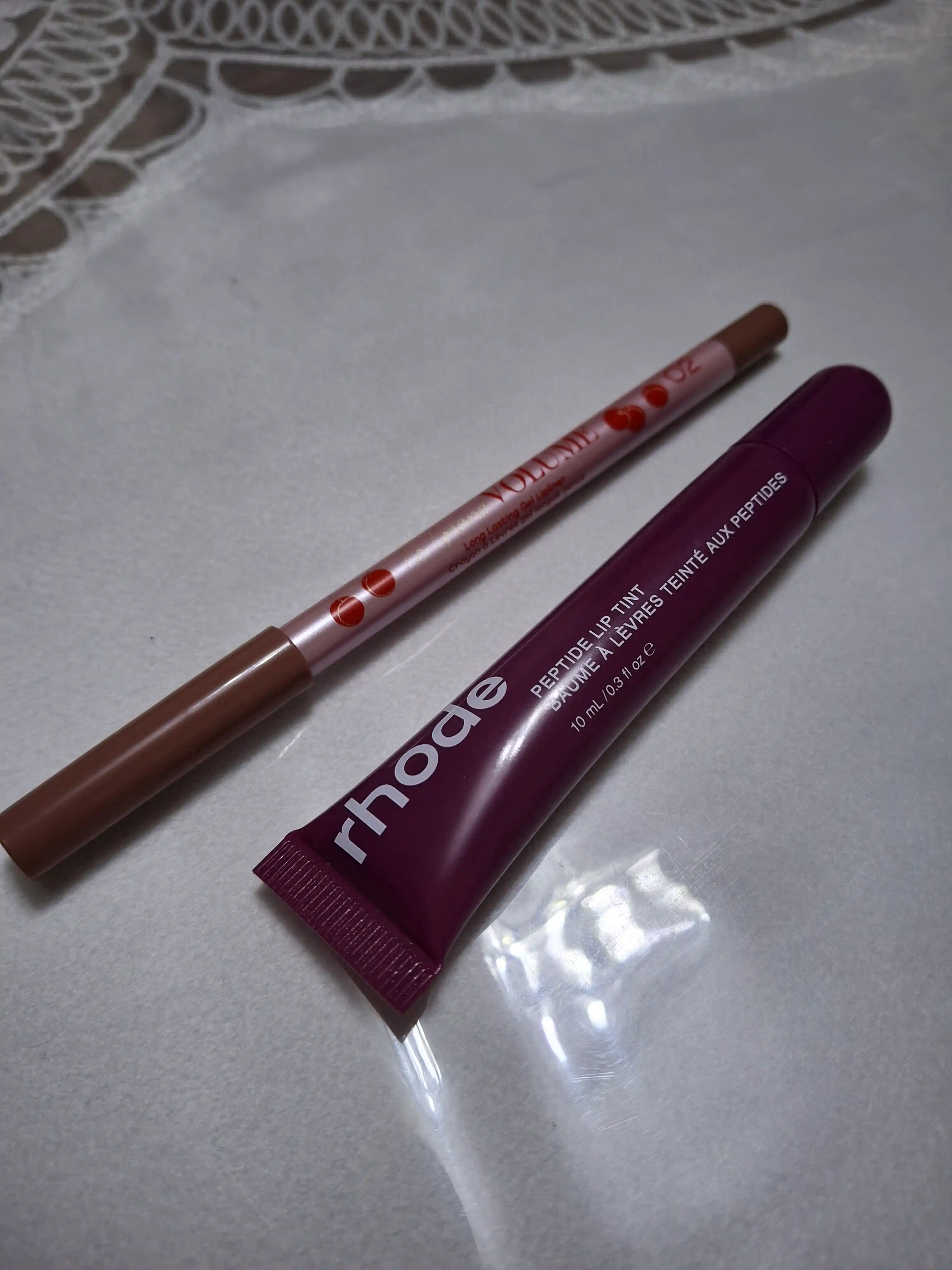 Lab uchun qalam Vivienne Sabo Le Grand Volume, ton 02 issiq nyud, 1.5 g