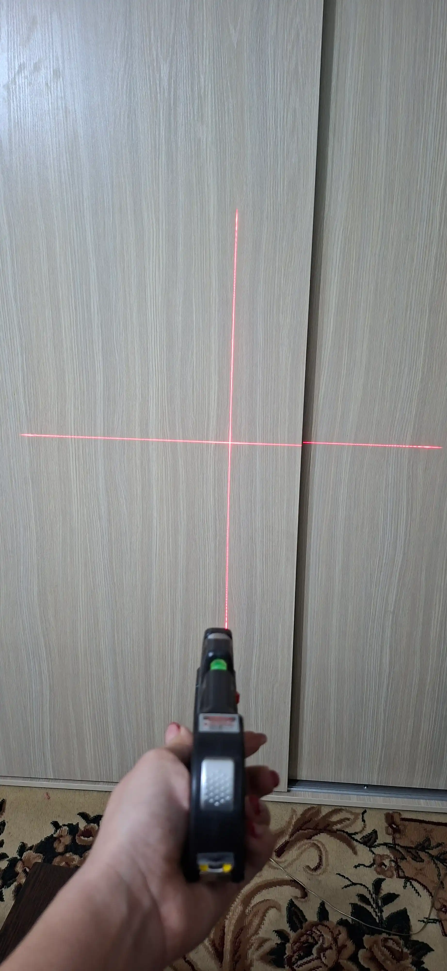 Ko'p funksiyali qurilish lazer darajasi, chizg'ich va 2,5 m lenta bilan, nivelir