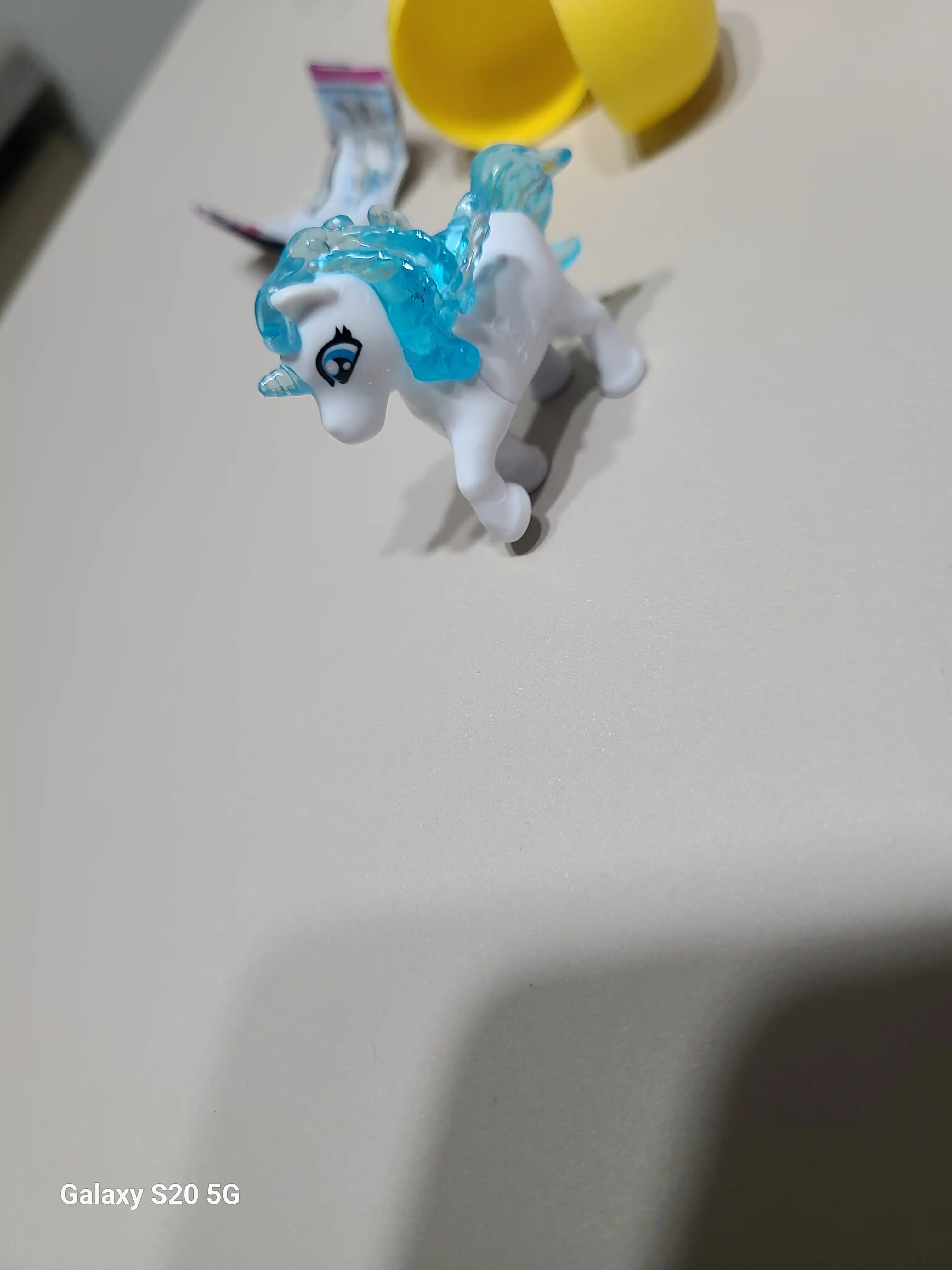 Tuxum Kinder Surpriz qizlar uchun