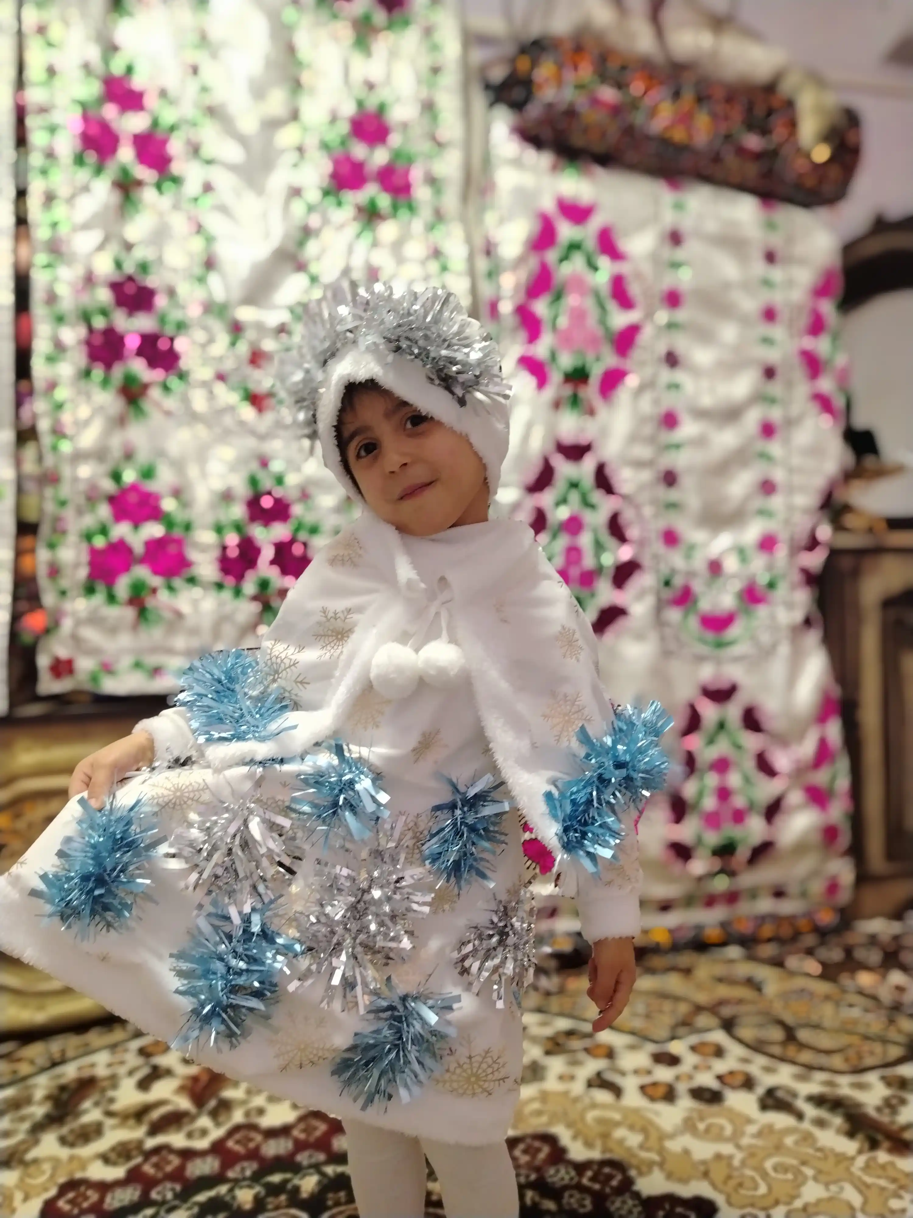 Qizlar uchun Yangi yil kostyumi 3 tasi birda, Qorqiz kostyumi, bayram kiyimi