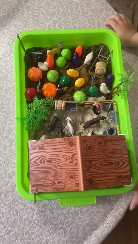 Kinetik qum va qum qutisi bilan, plastilin, bolalar uchun o'yinchoq