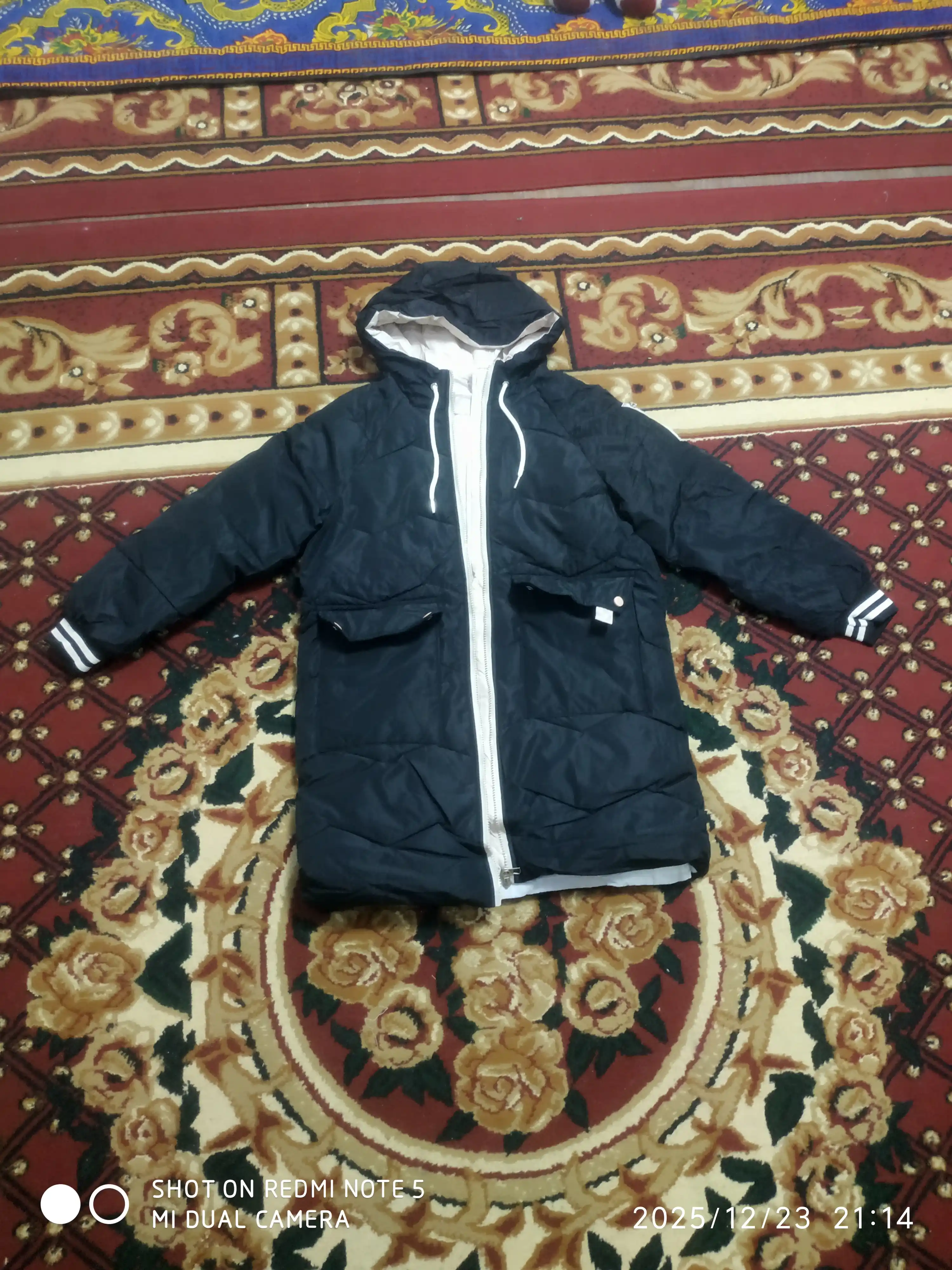 Kurtka ayollar uchun, oversize, qalin kapishoni bilan still koreyskiy kuz va qish uchun