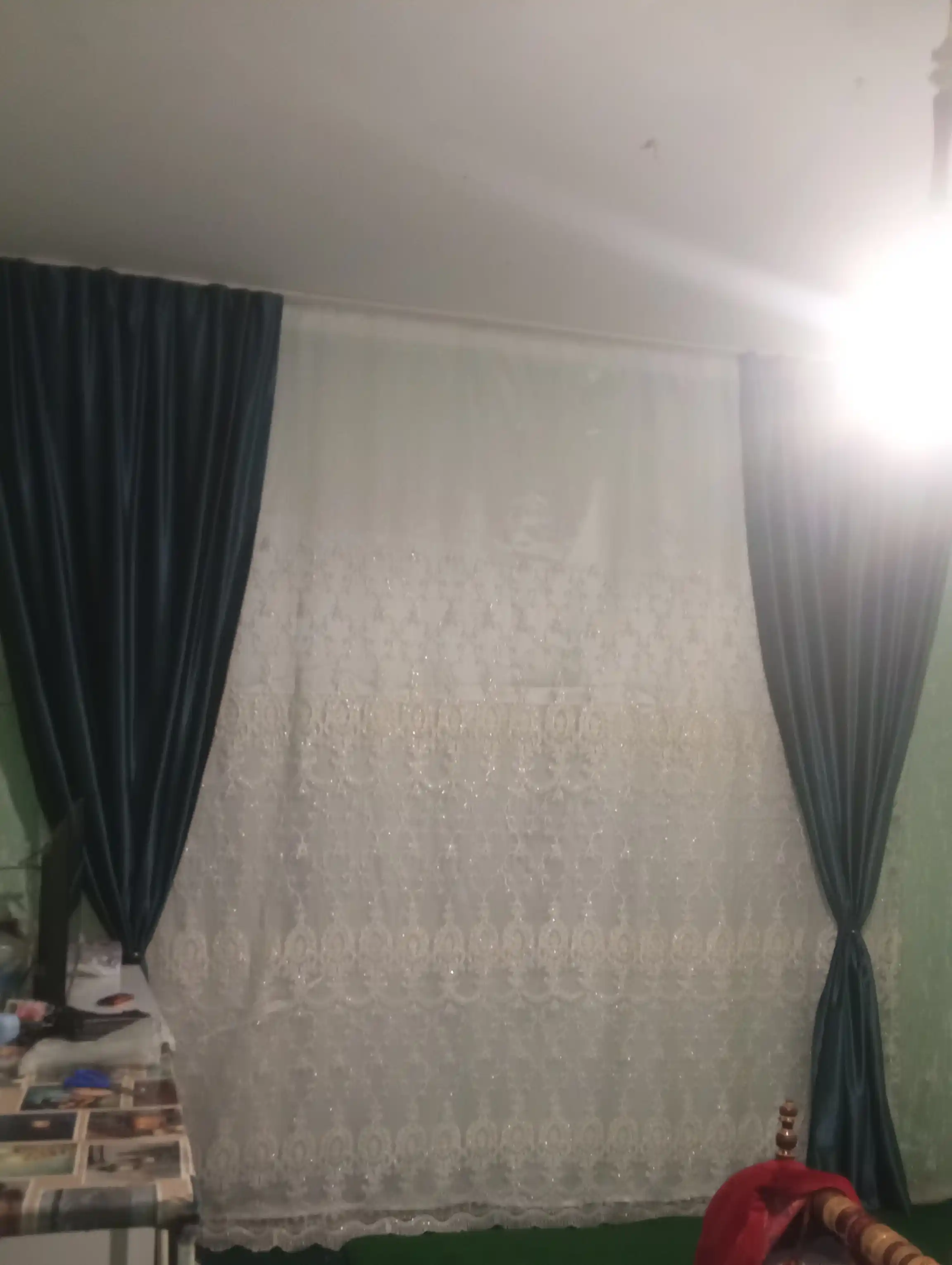 Kashta tikilgan to'rli tyul