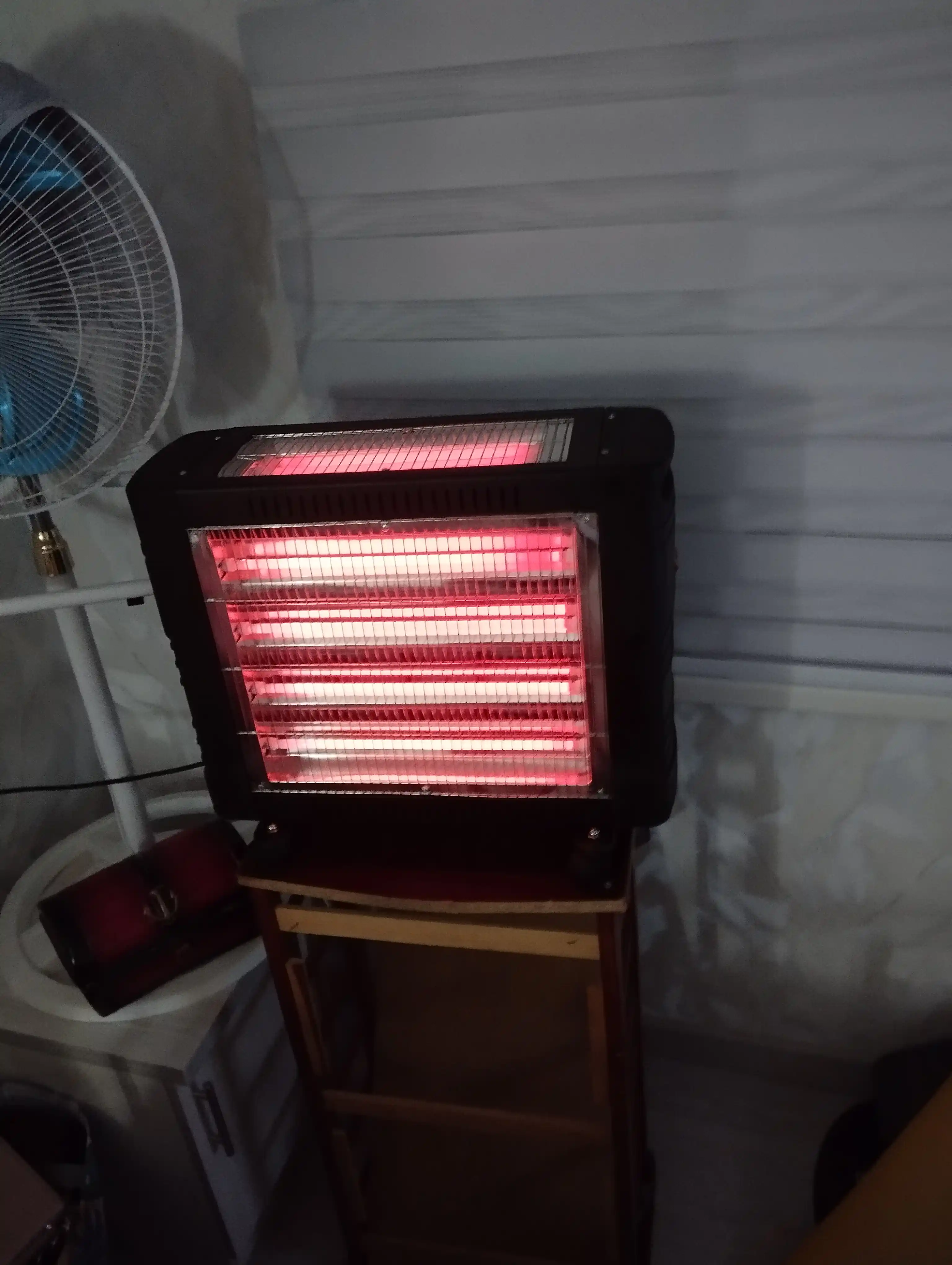 Elektr isitgich pechka GREAT CROWN, quvvati 2400 Vt