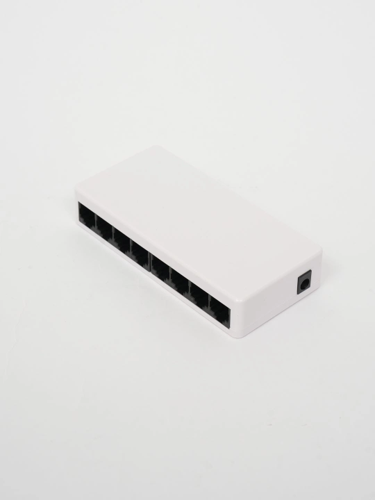 8-portli gigabit stol usti switch (kommutator), 10/100/1000 Mbit/s