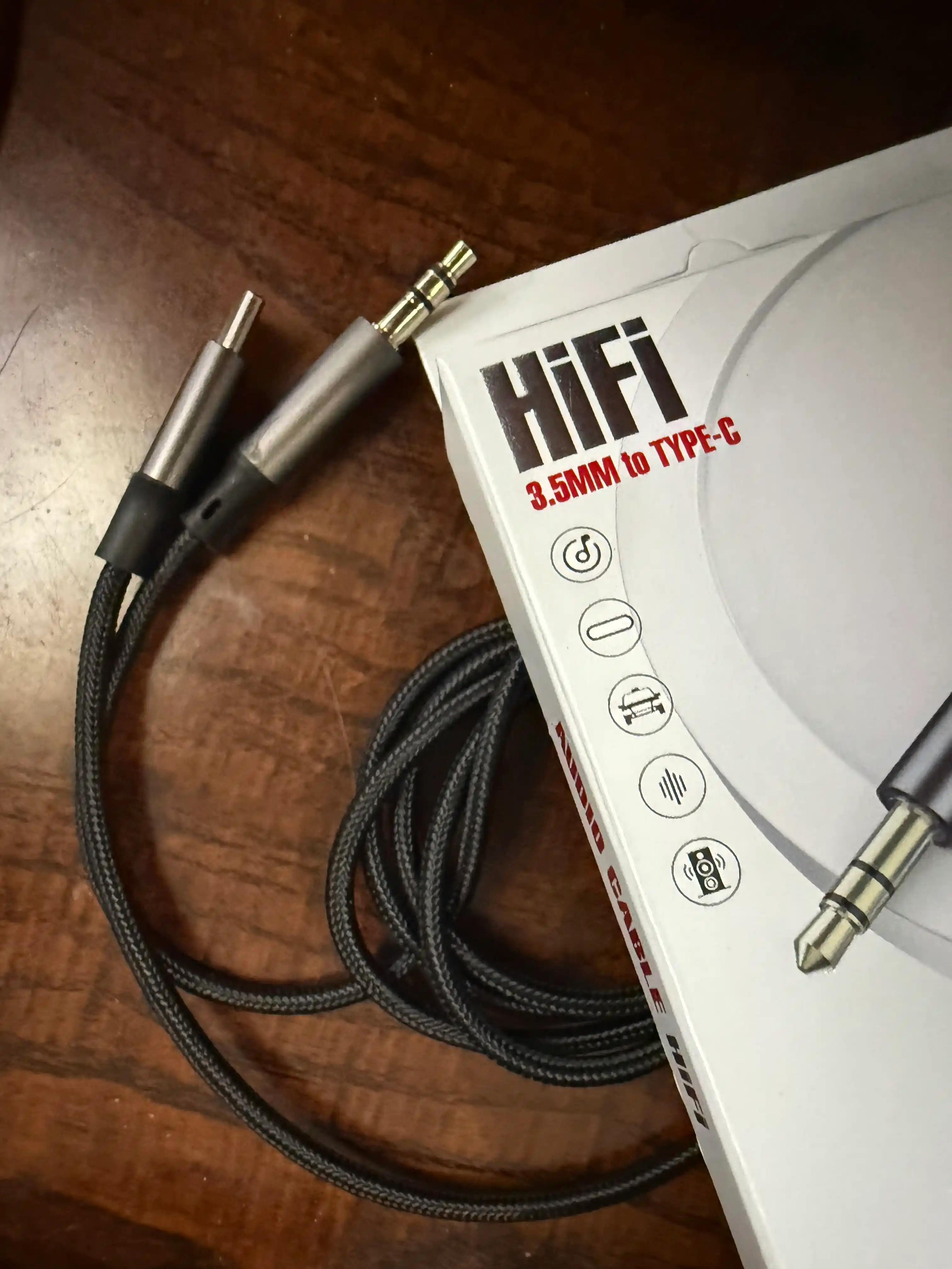 Audio adapter Cable Type-C to 3.5 AUX, Lighting to AUX