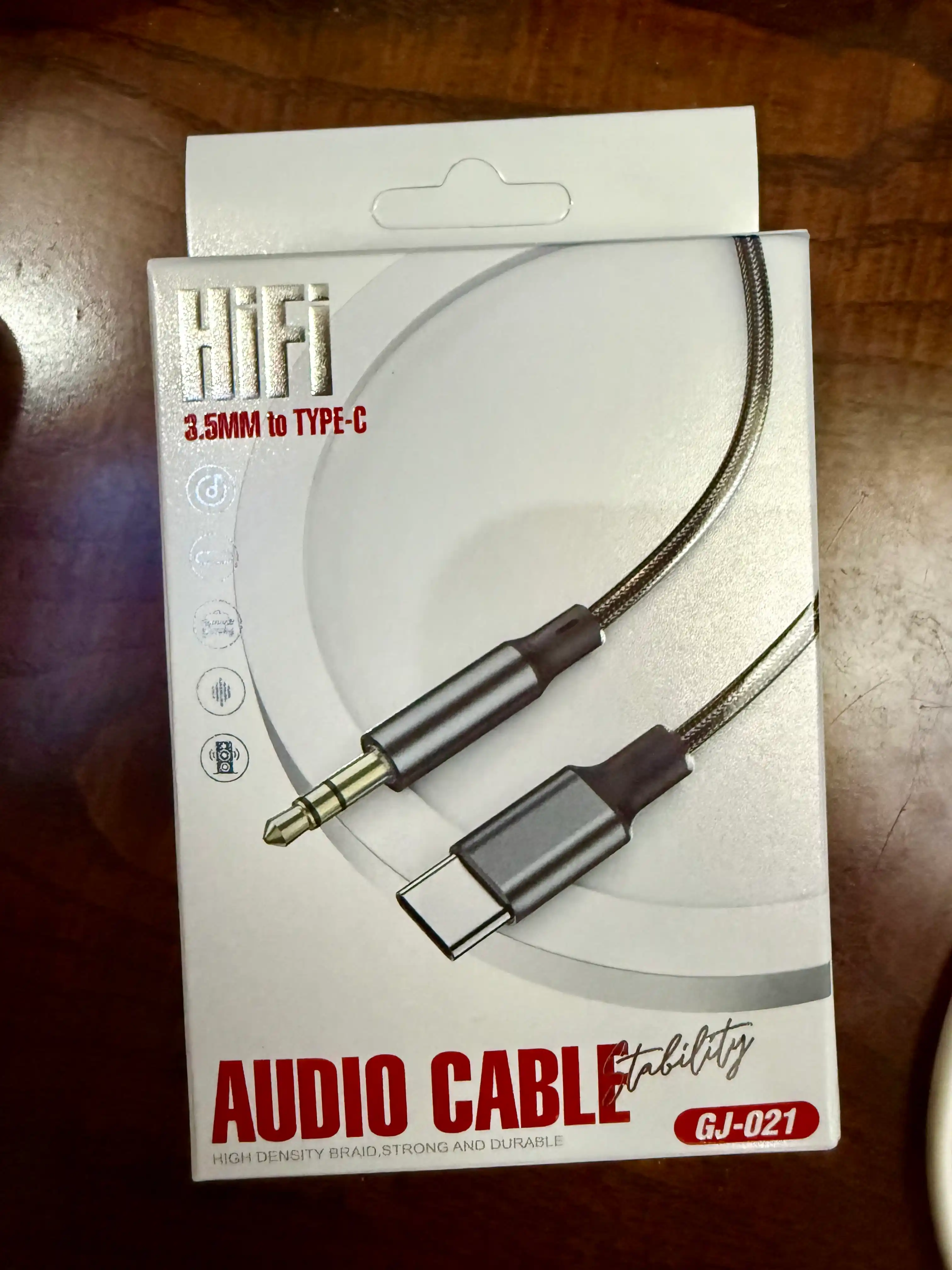 Audio adapter Cable Type-C to 3.5 AUX, Lighting to AUX