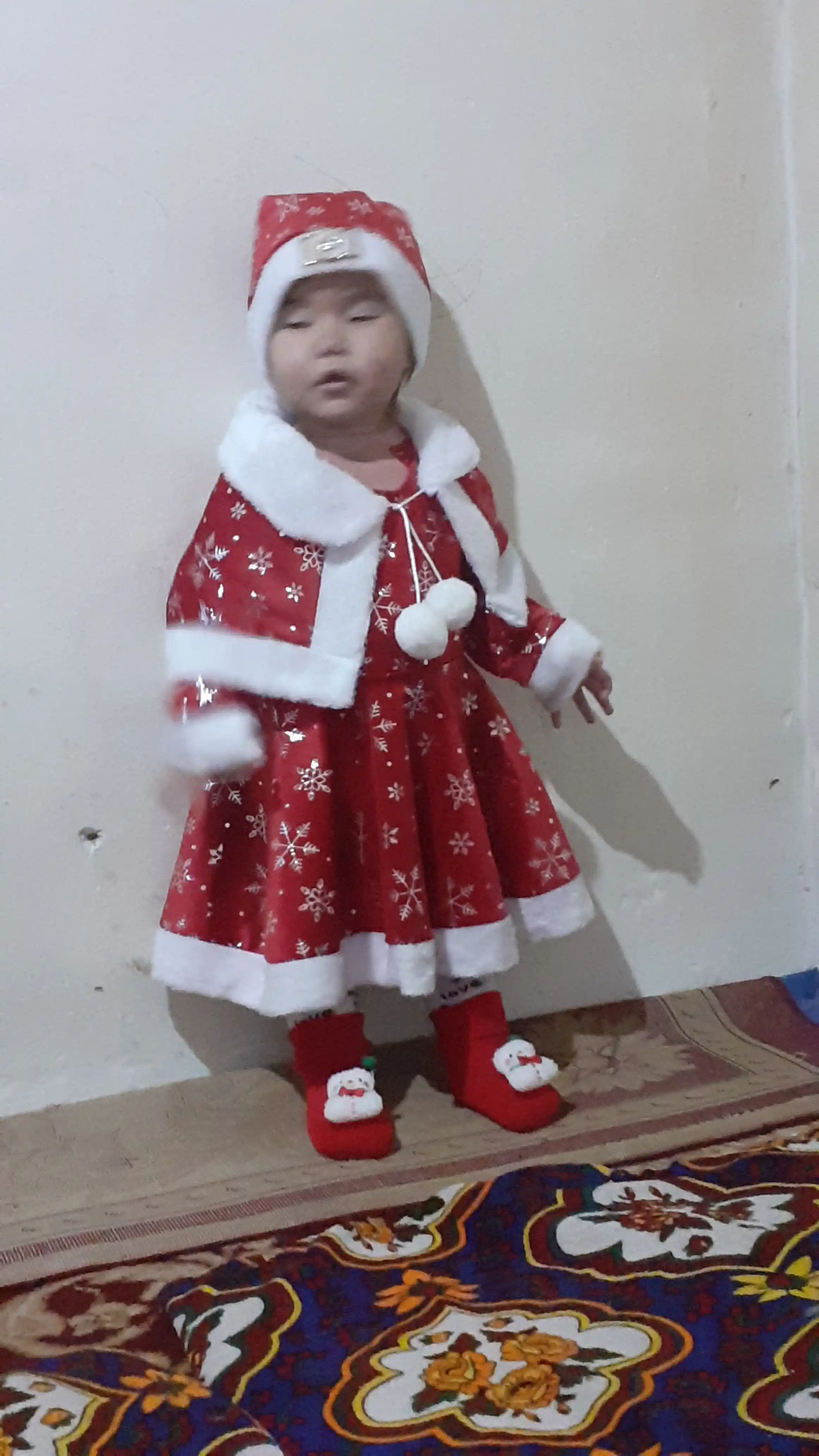 Yangi yil qorqiz kostyumi, qizlar uchun bayramona ko‘ylak, yopinchiqli karnaval ko‘ylagi