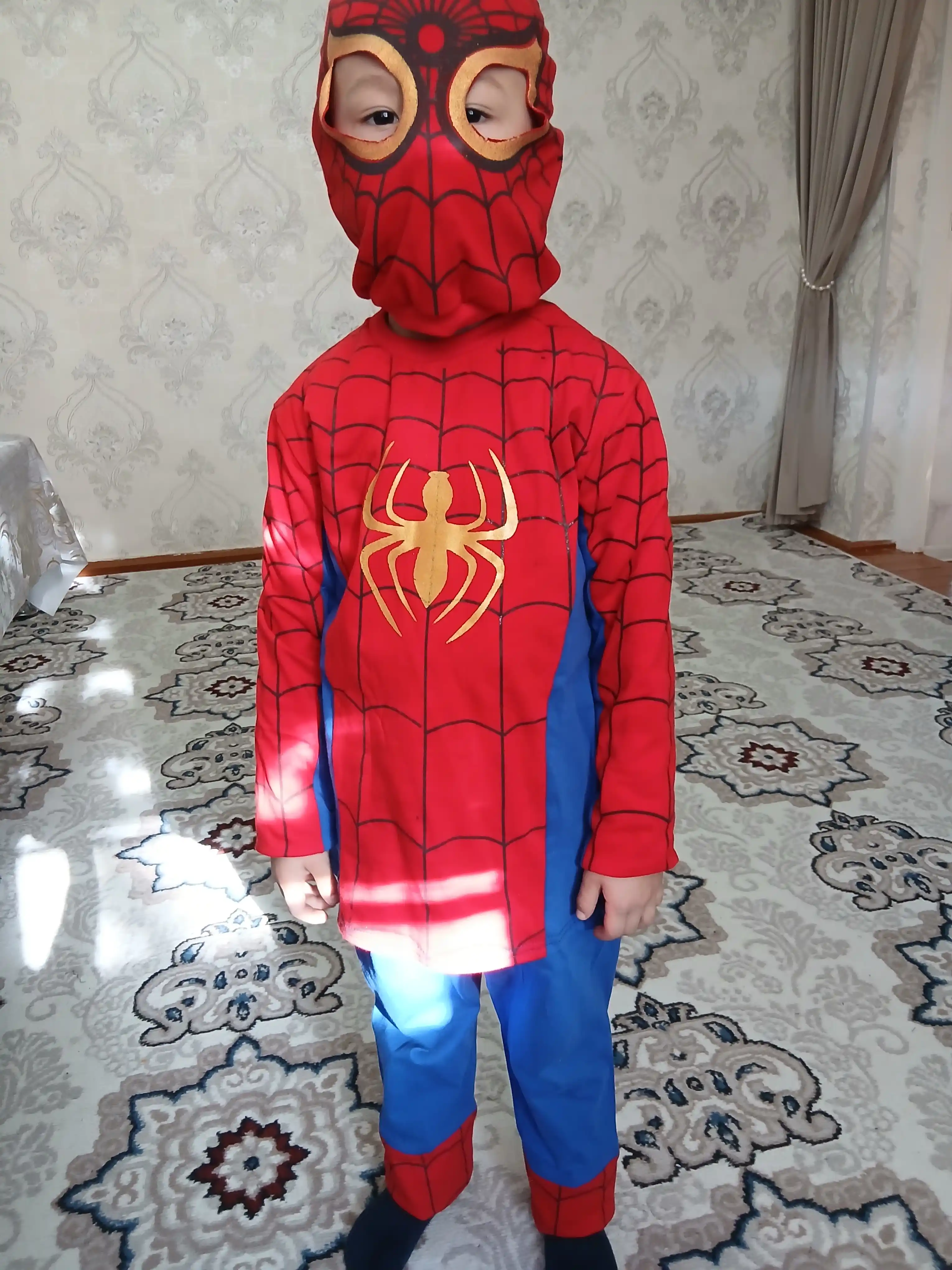 O'rgimchak odam kostyumi
