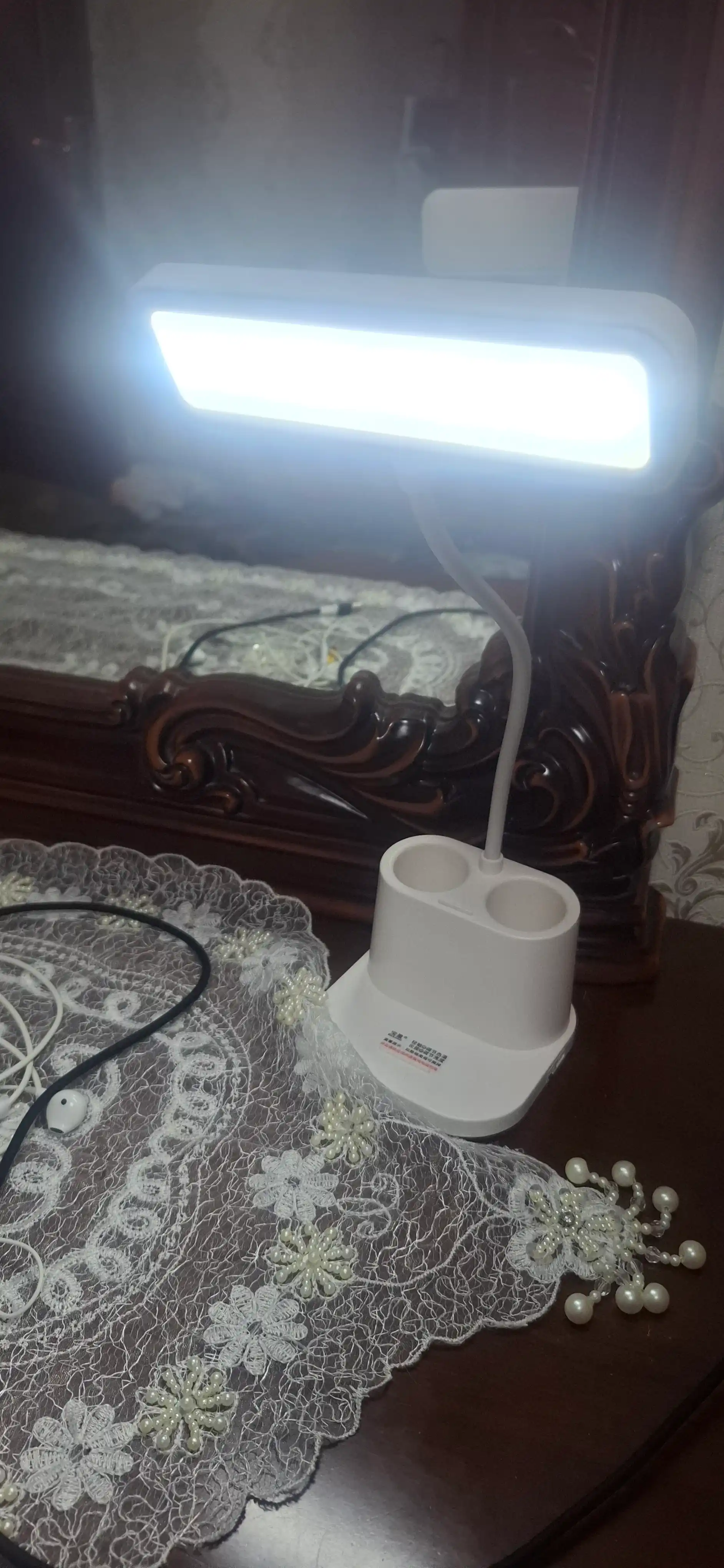 Аkkumlyatorli aqlli stol lampasi