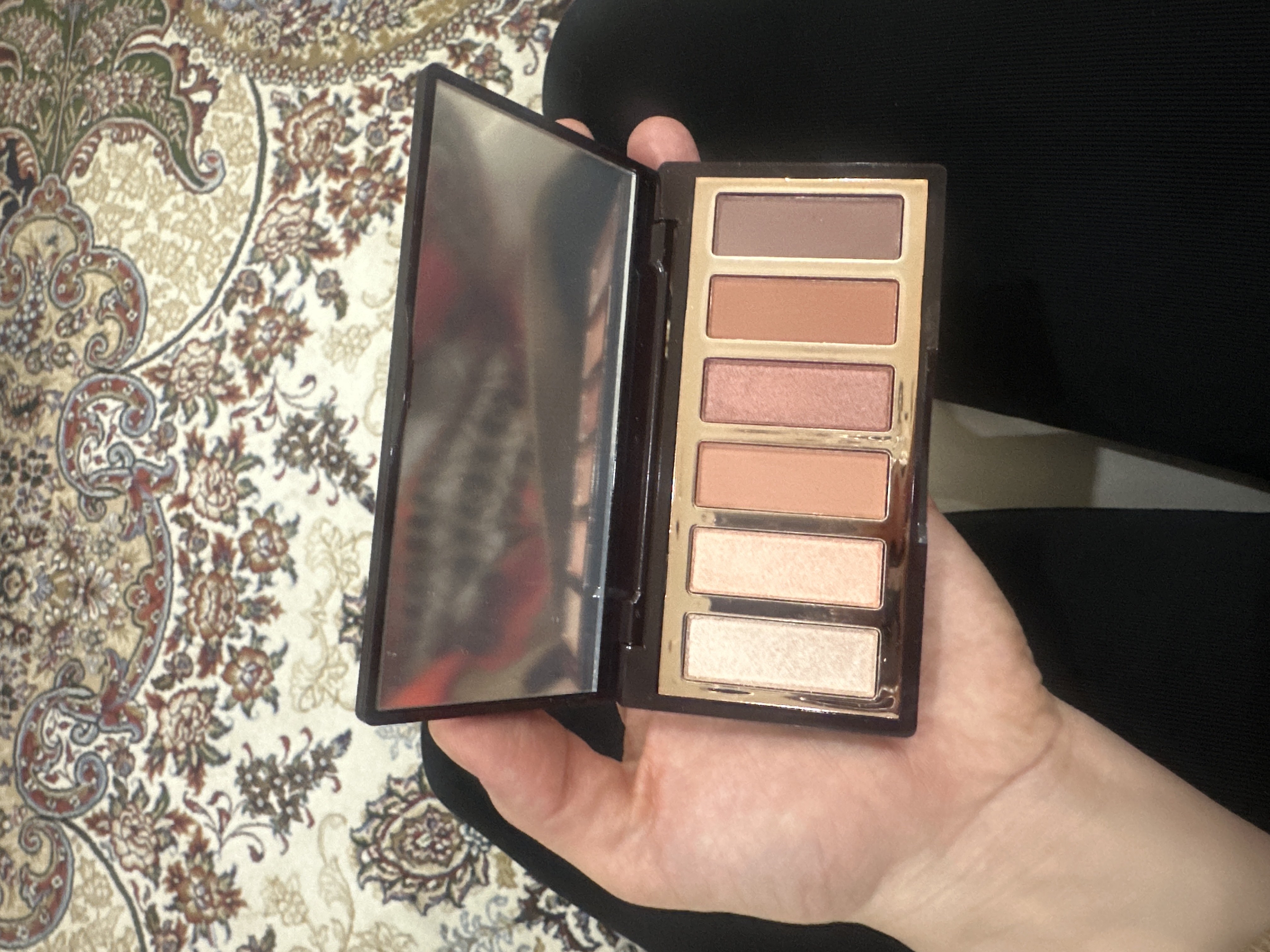 Charlotte Tilbury Super Nudes koz uchun tenlar palitrasi