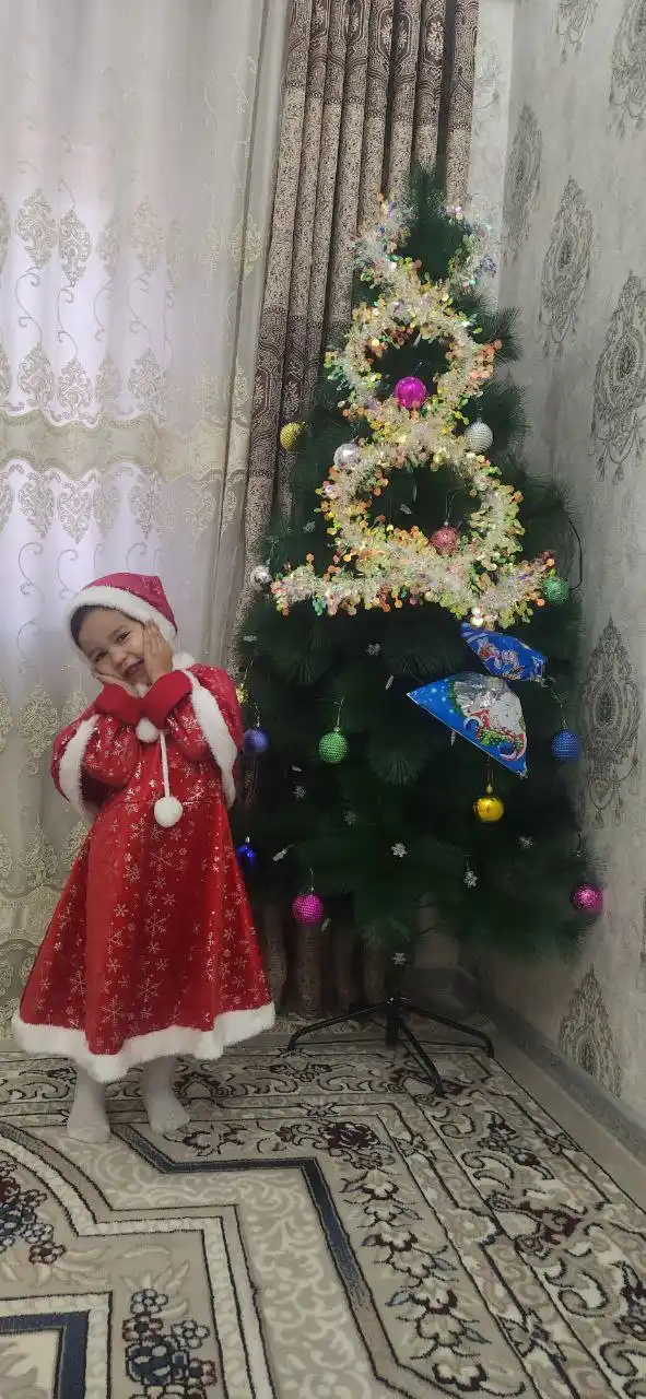 Qizlar uchun Yangi yil kostyumi 3 tasi birda, Qorqiz kostyumi, bayram kiyimi