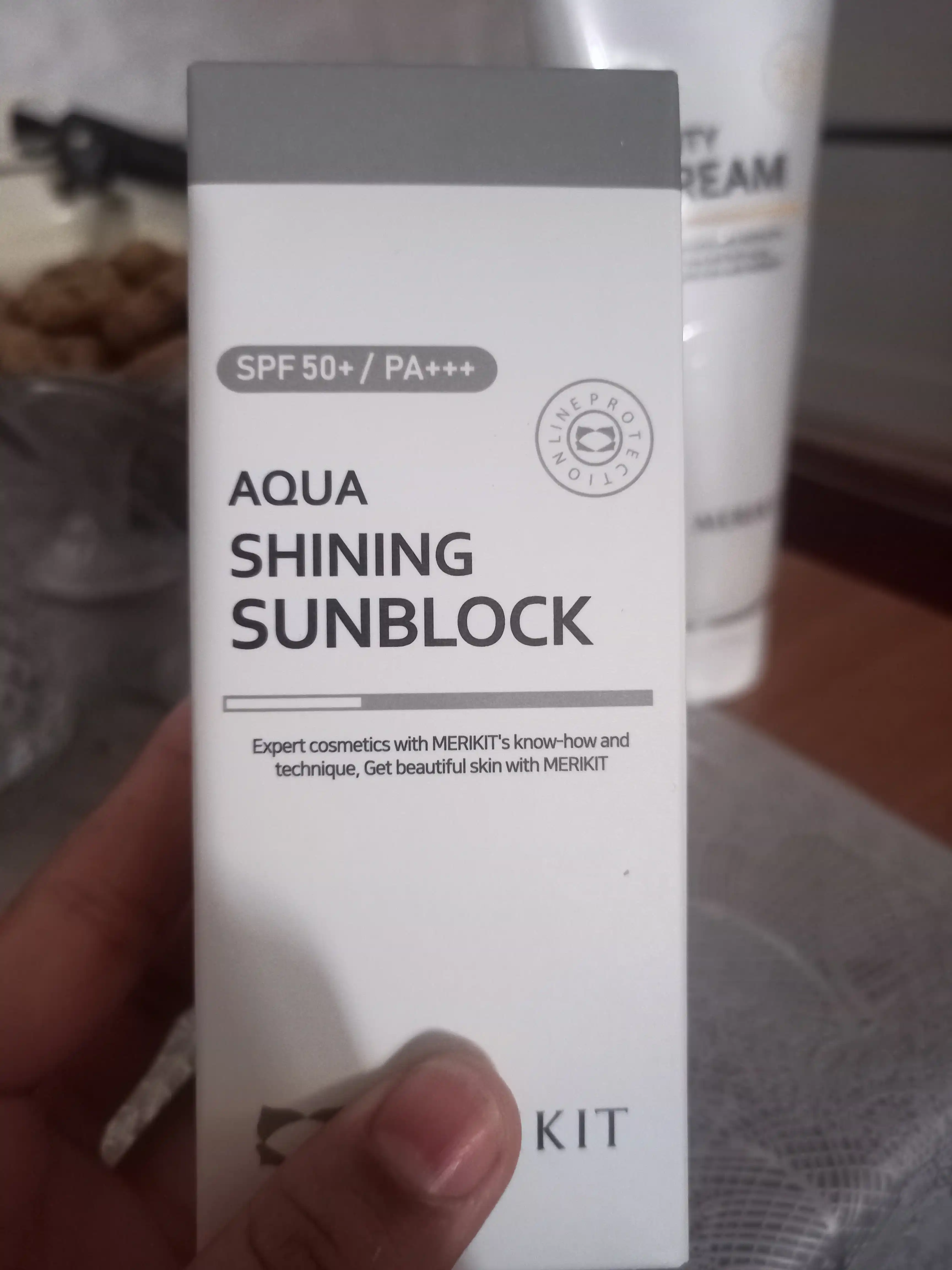 Merikit Aqua Shining Sunblock SPF 50+ / PA+++ — солнцезащитный крем с увлажняющим эффектом