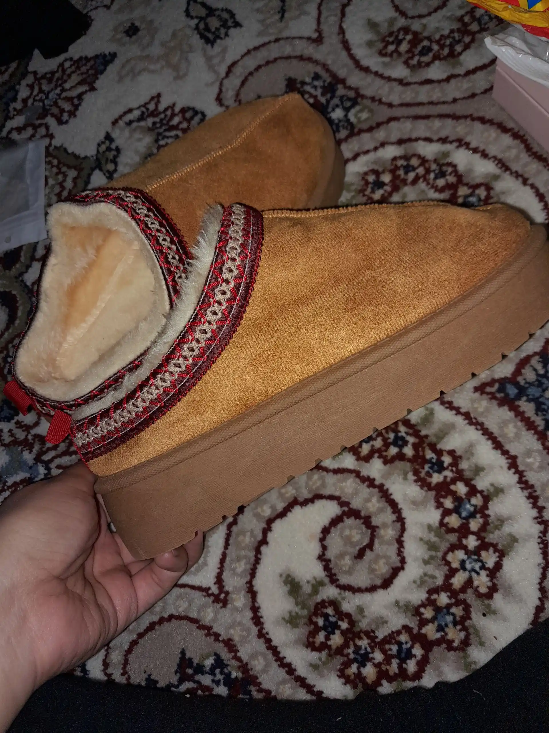 Qishgi oyoq kiyimlar ayollar  uchun.uggi.uggilar.etiklar.qishgi poyabzalar uggi