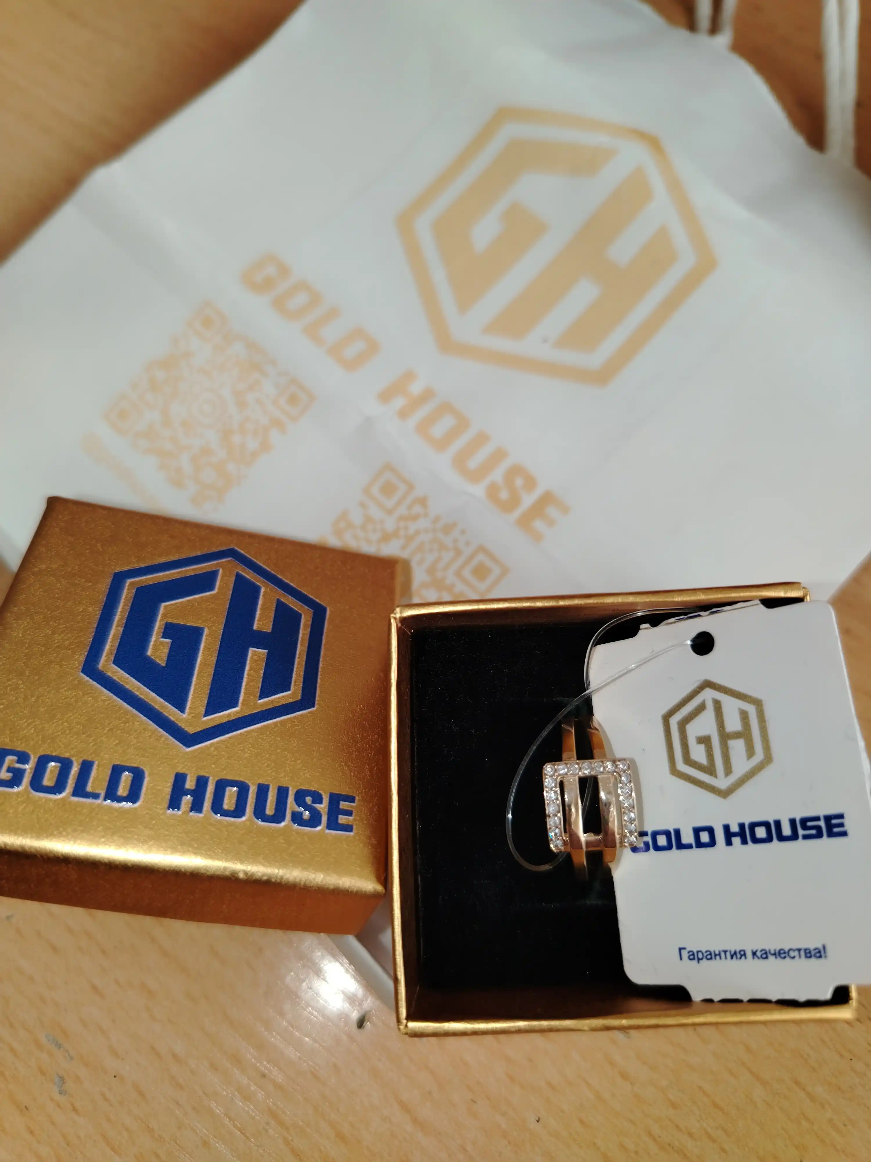 GOLD HOUSE oltin uzugi S23A modeli - fianit qo‘shimchalar bilan nafis dizayn