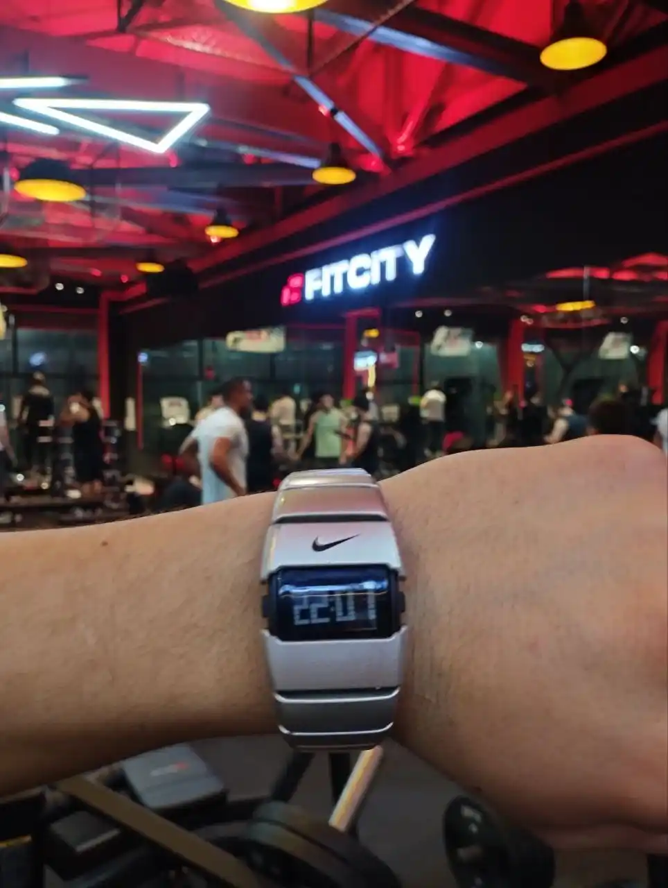 Современные спортивные часы Nike