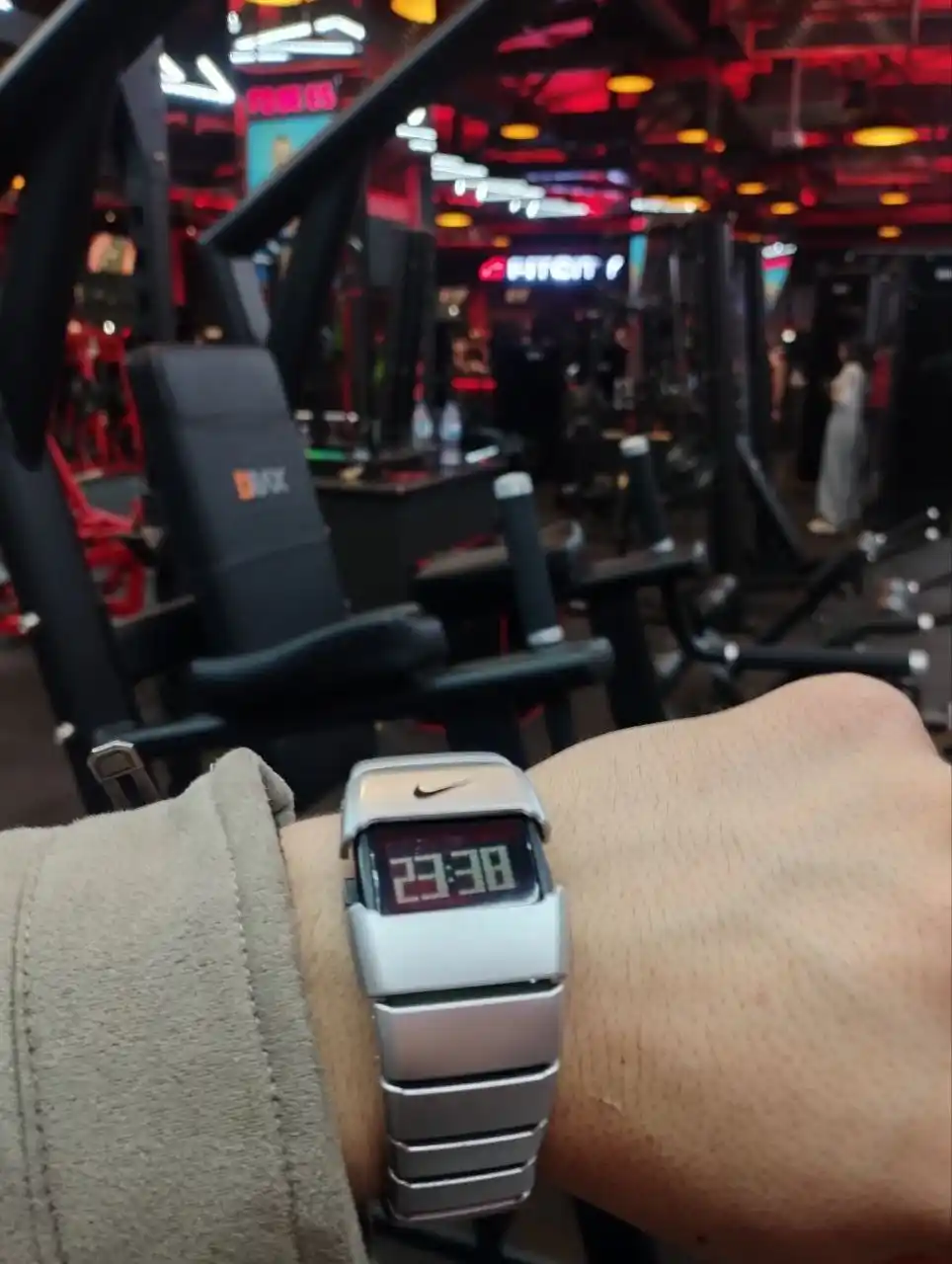 Современные спортивные часы Nike