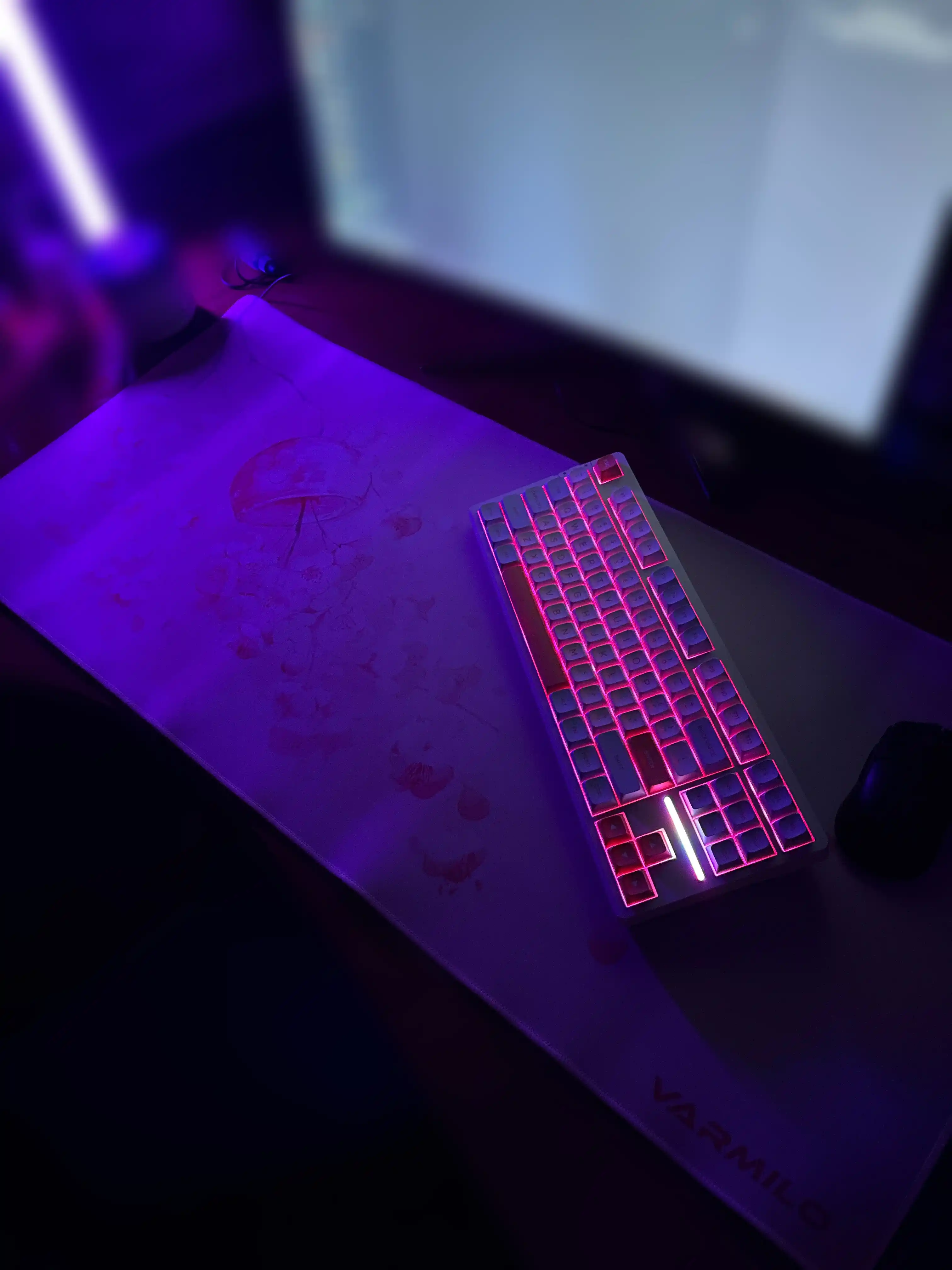 Игровой коврик Varmilo XL 900 * 400 * 3 мм, красочный рисунок, аниме