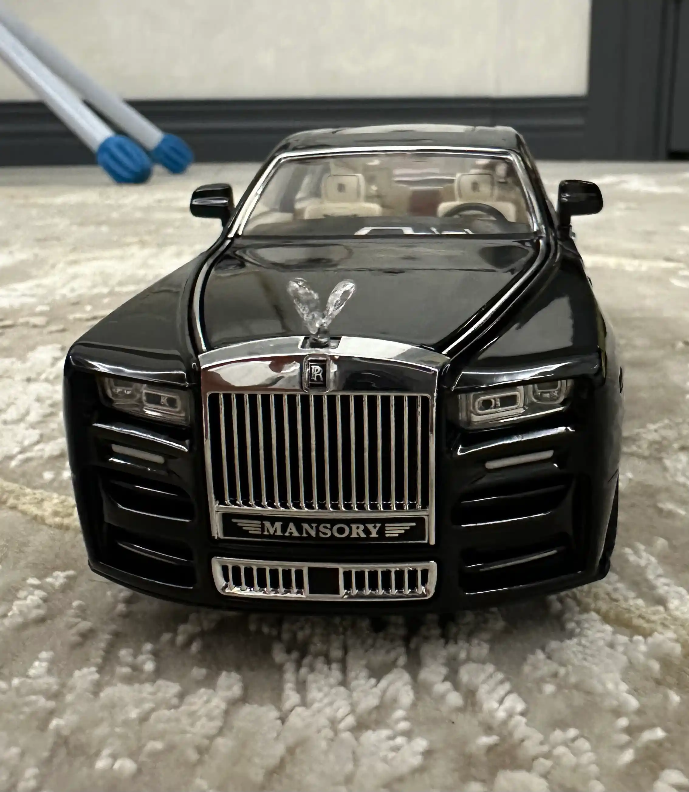 Металлическая машинка Rolls-Royce-Phantom Maisa Rui 1:24