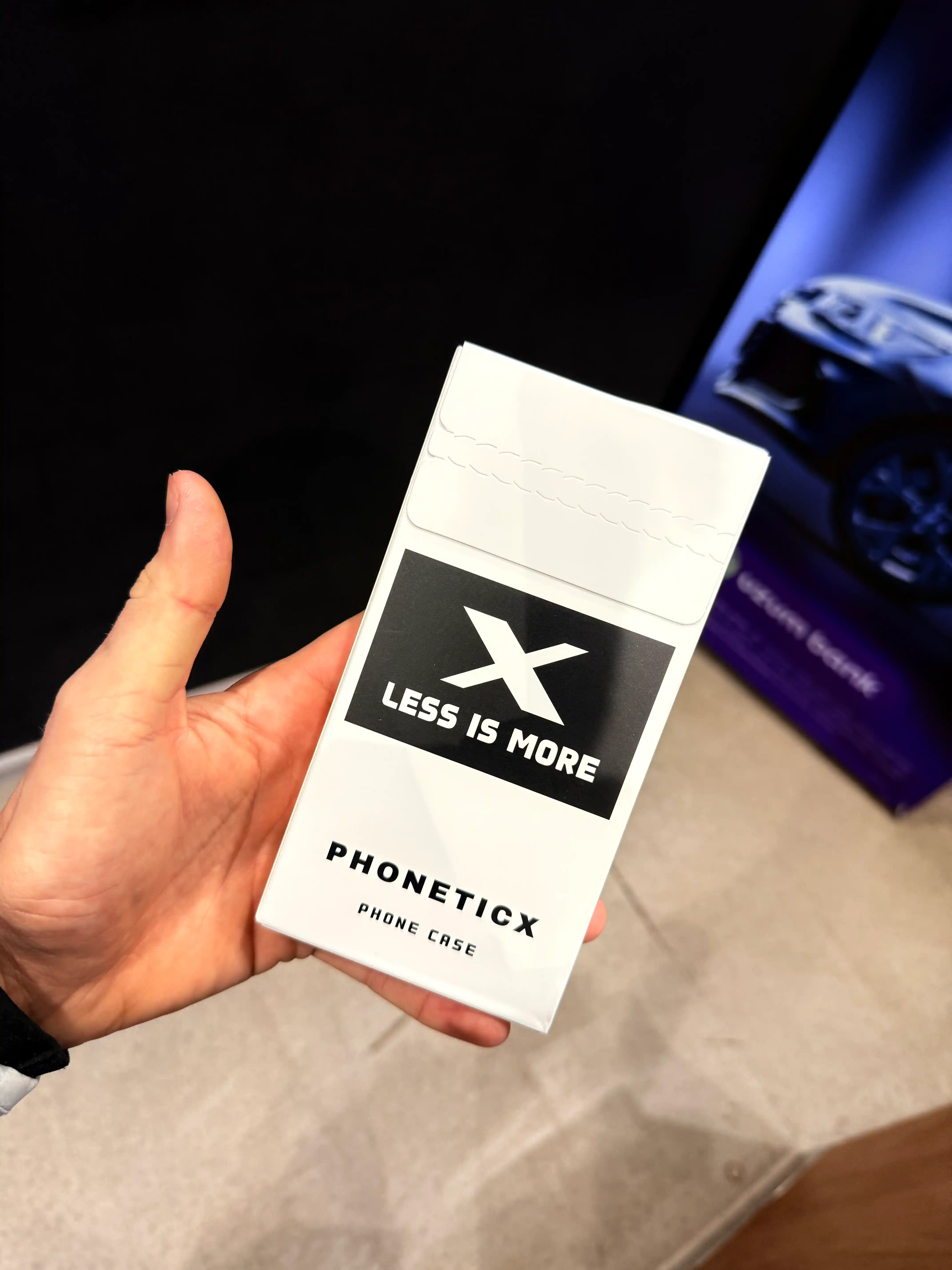 IPhone 15/16/17 Pro/Max uchun, havo o'tkazadigan teshiklarga ega MagSafe g'ilof