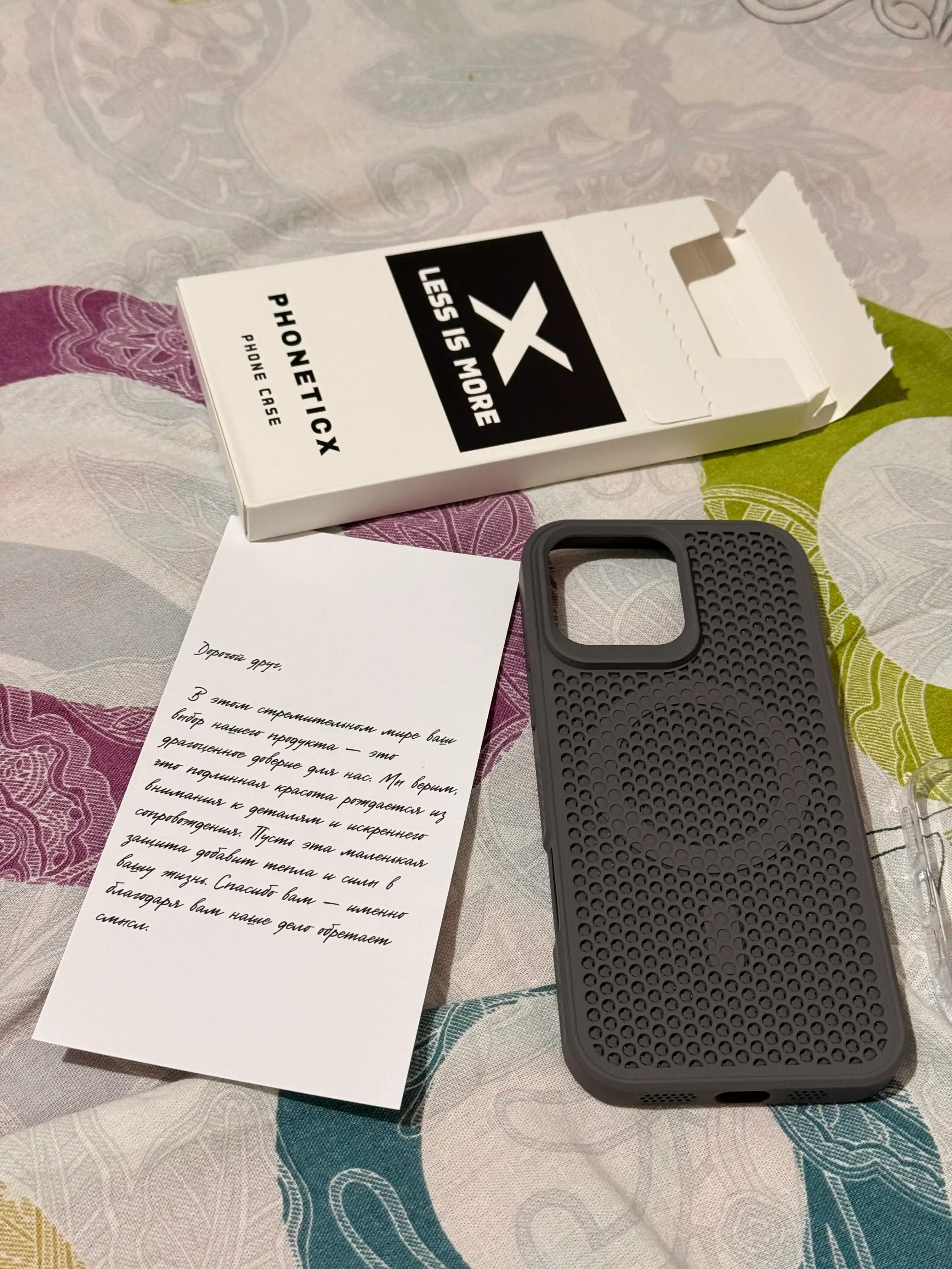 IPhone 15/16/17 Pro/Max uchun, havo o'tkazadigan teshiklarga ega MagSafe g'ilof