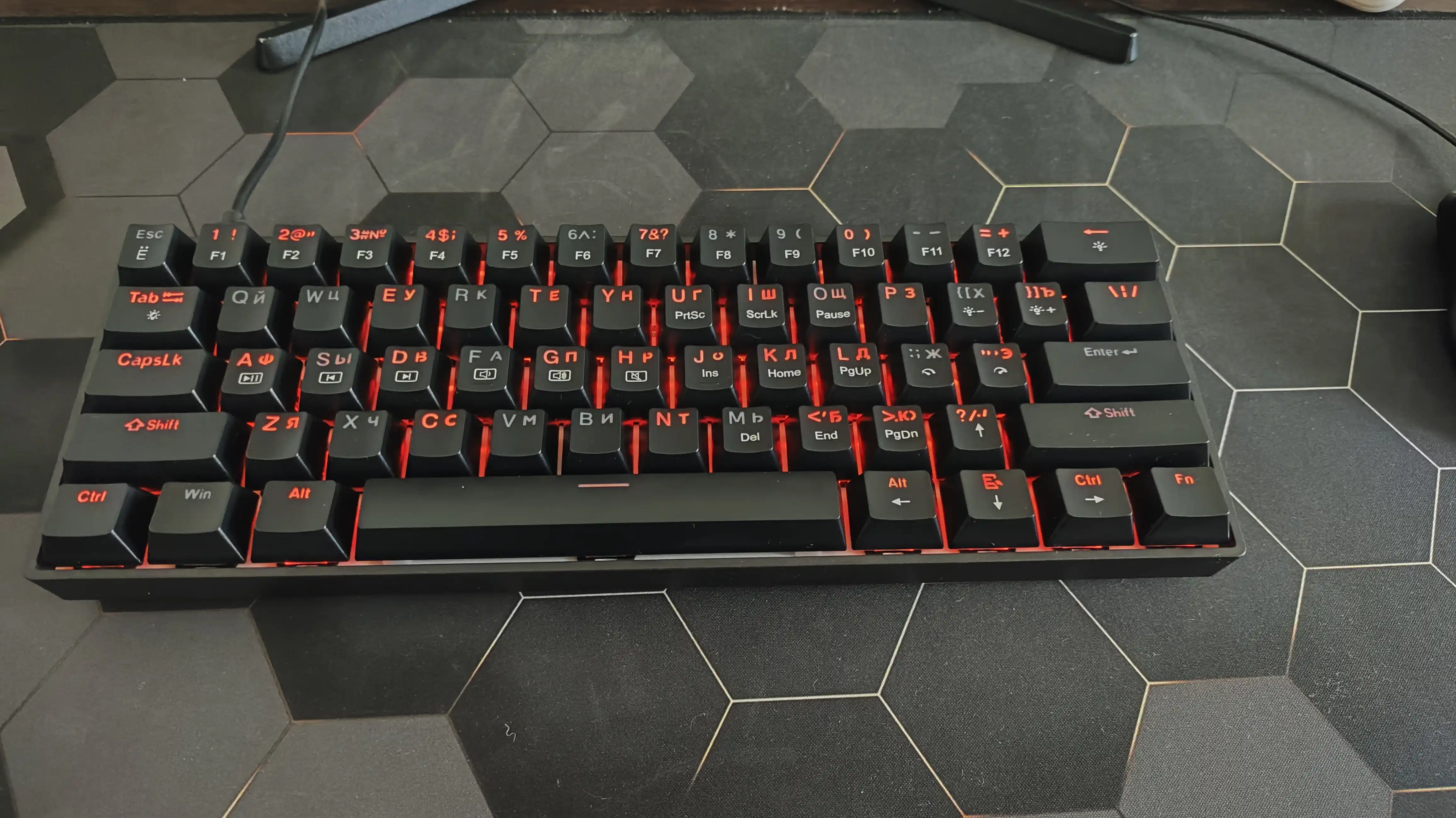Механическая клавиатура белая ZIFRIEND TK61 RGB, 60%