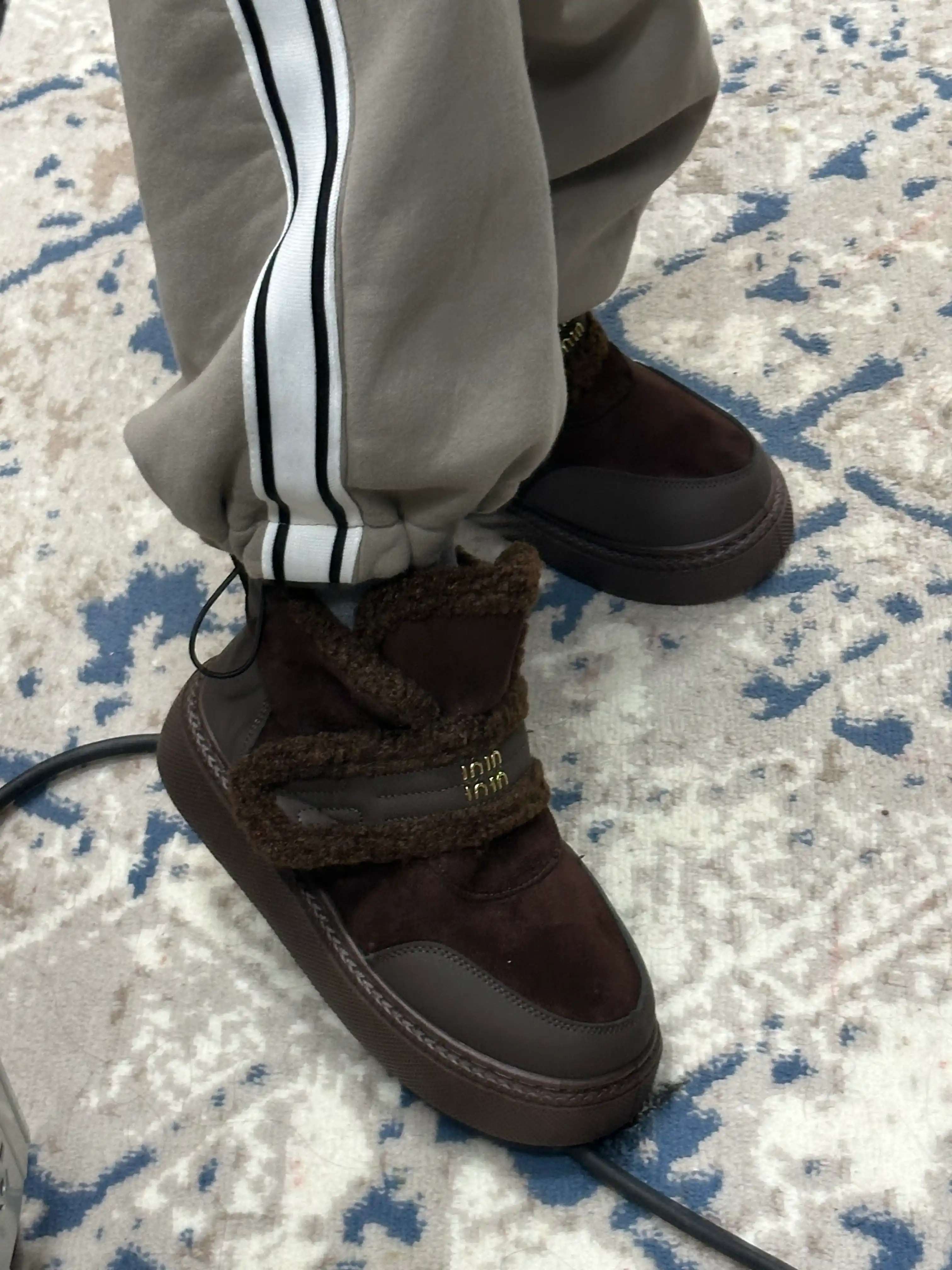 Стильные угги с мехом для девушек и женщин, женские сапоги, обувь женская, зимняя обувь