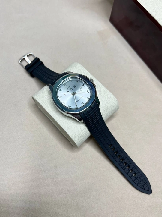 Erkaklar uchun qo'l soati SABR, sport uslubidagi silikon soat kamari sovg'a qutsi bilan