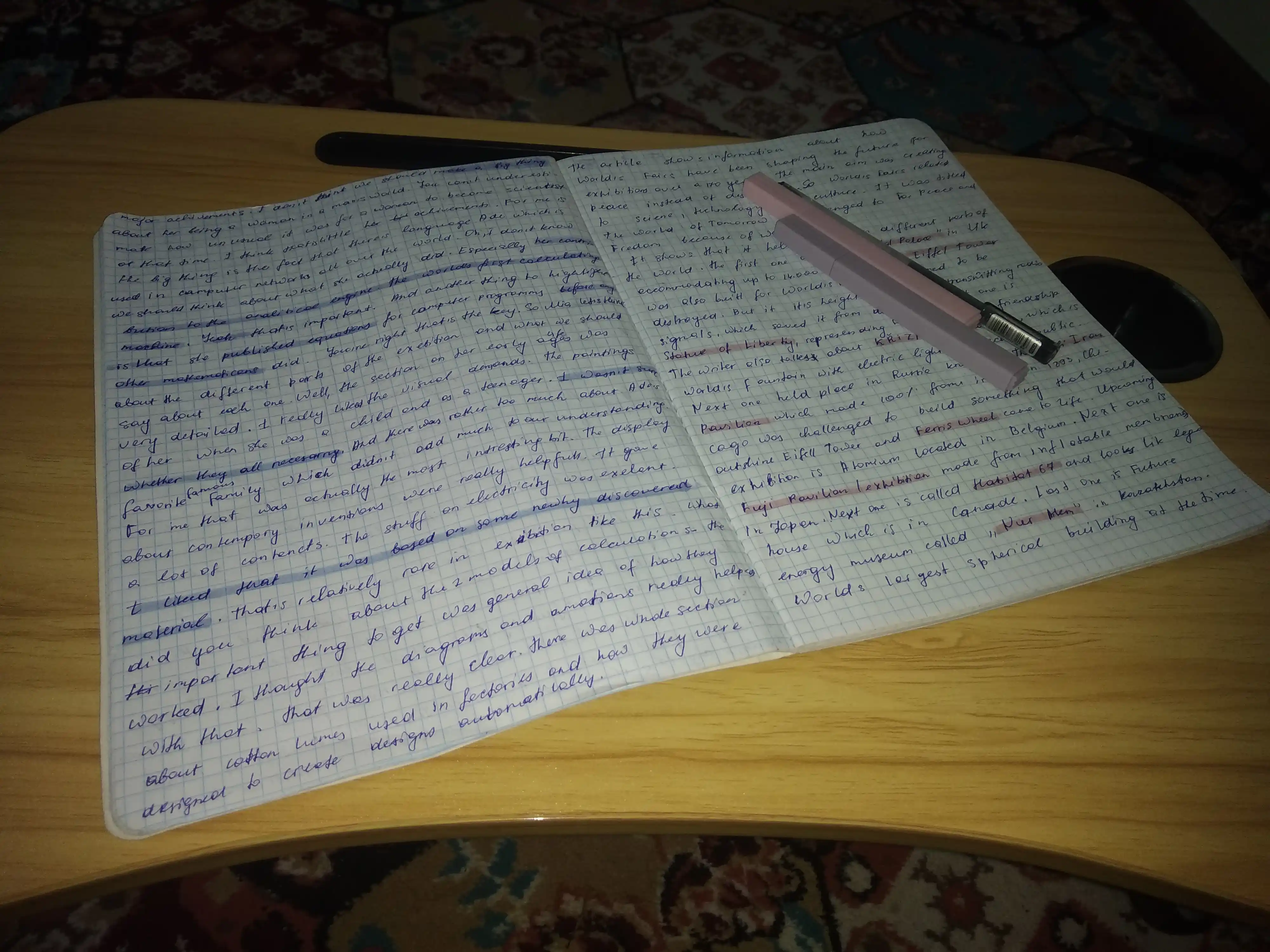 Ko'chma yig'iladigan stol parta, noutbuk, planshet, telefon, dars uchun