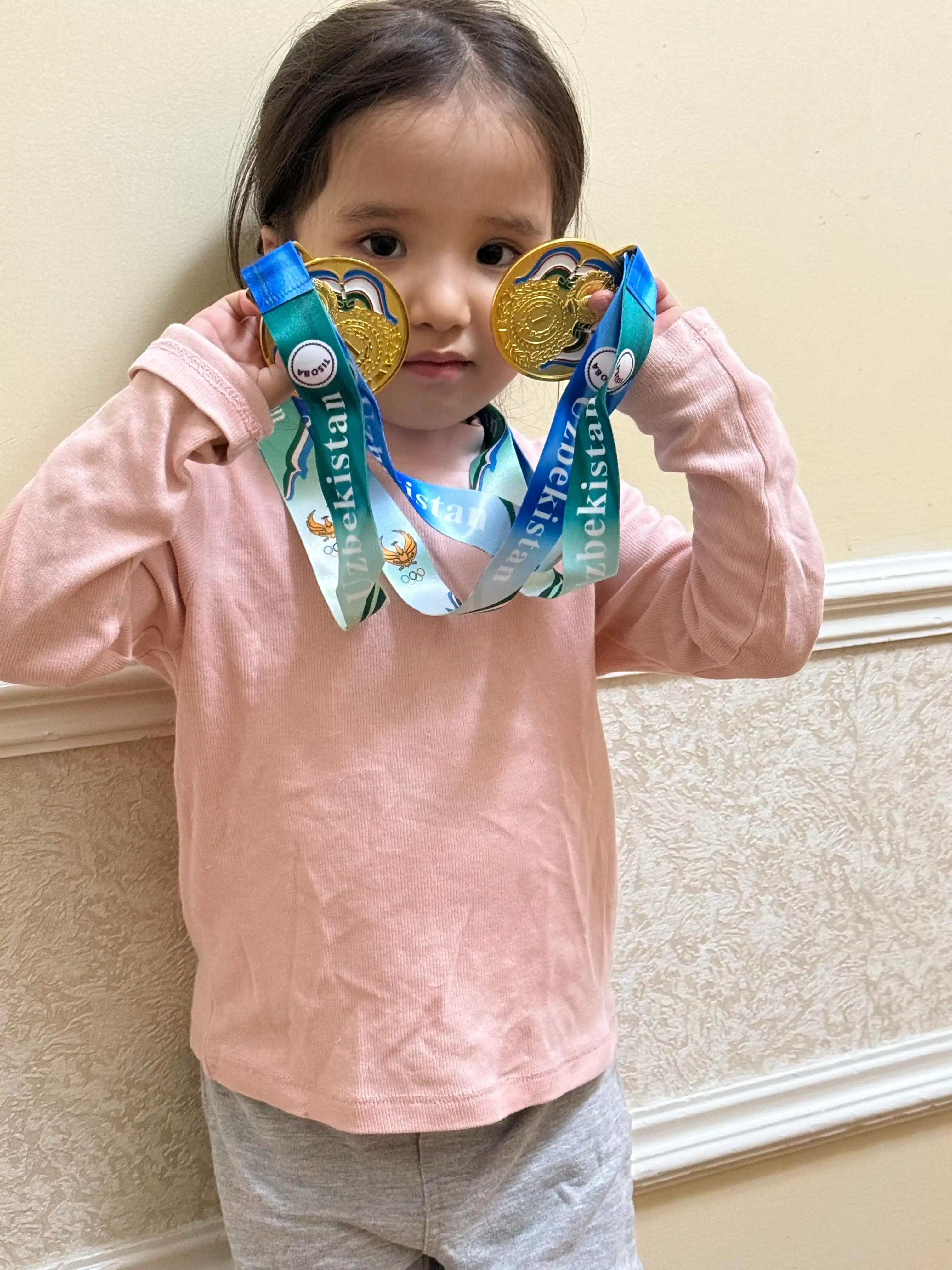 Chegirmada Ulgurib Qoling! Goliblik Medali, medal, Lentadagi metalli medal, 1-o'rin oltin