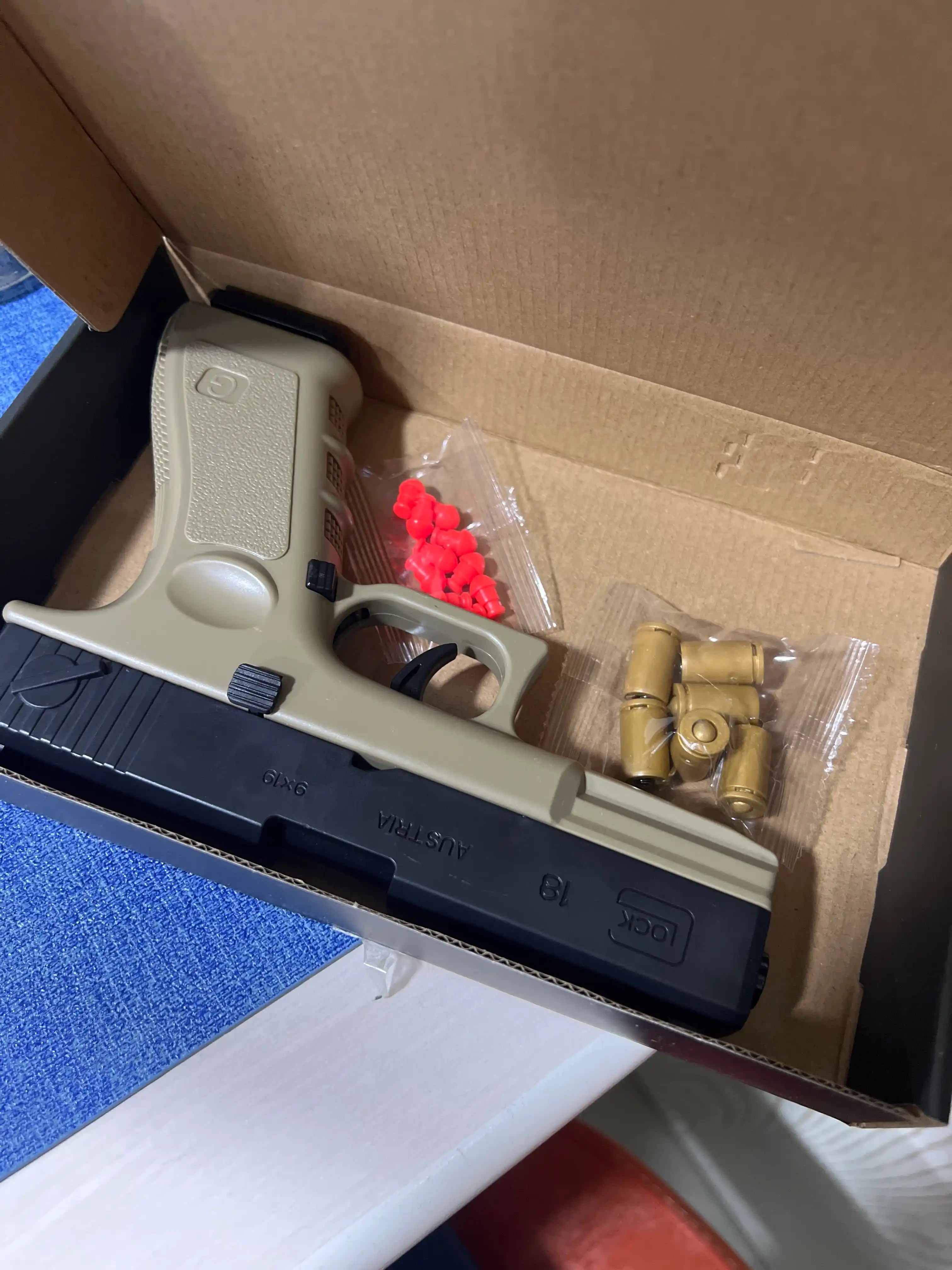 Игрушечный пистолет Glock 18