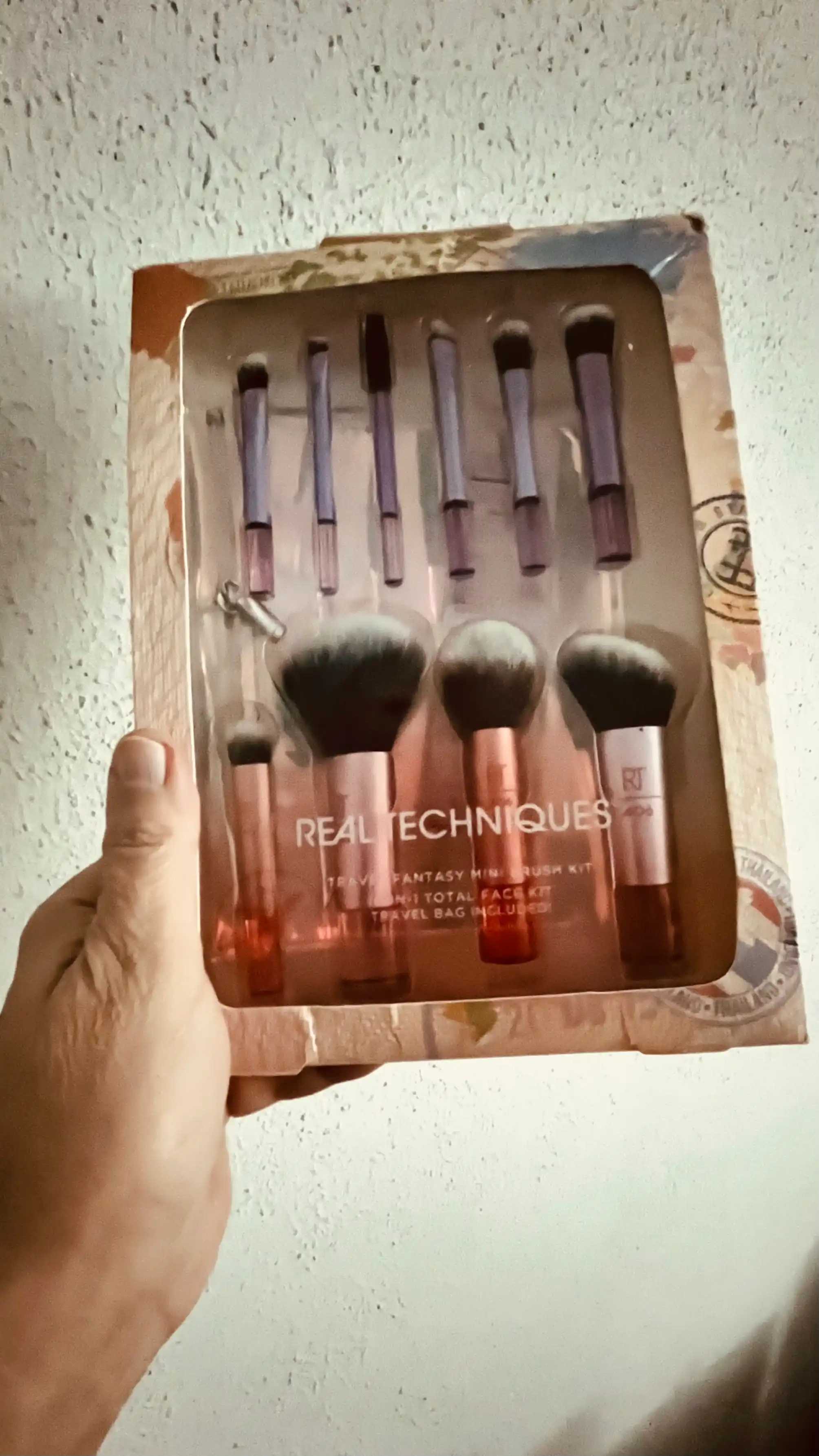 Real Techniques makiyaj uchun gubkali kosmetik cho‘tkalar to‘plami. Pardoz uchun kistochka