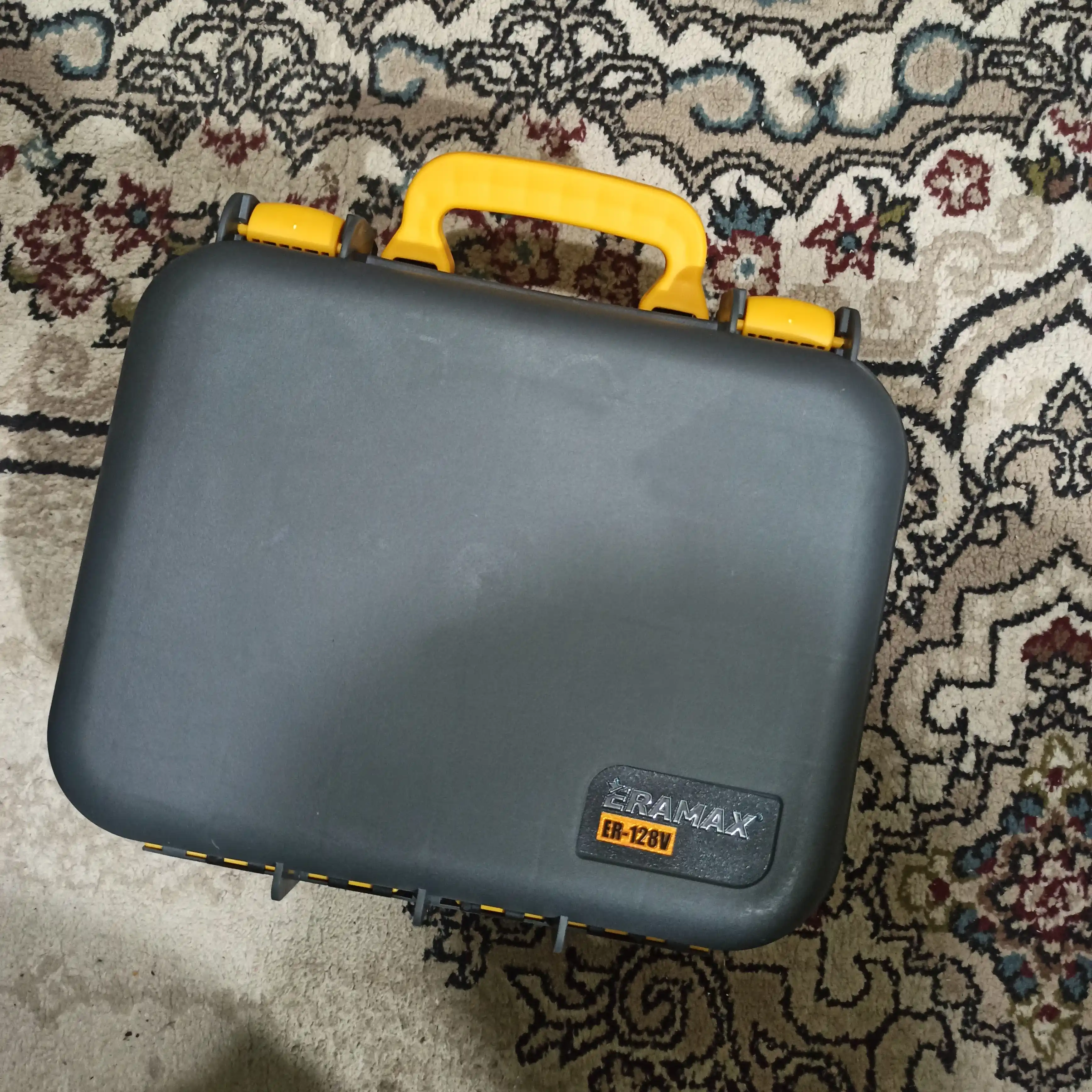 Shurup buragich cho'tkasiz motor Eramax, 10 mm, zaryad ko'rsatkichi bilan drel