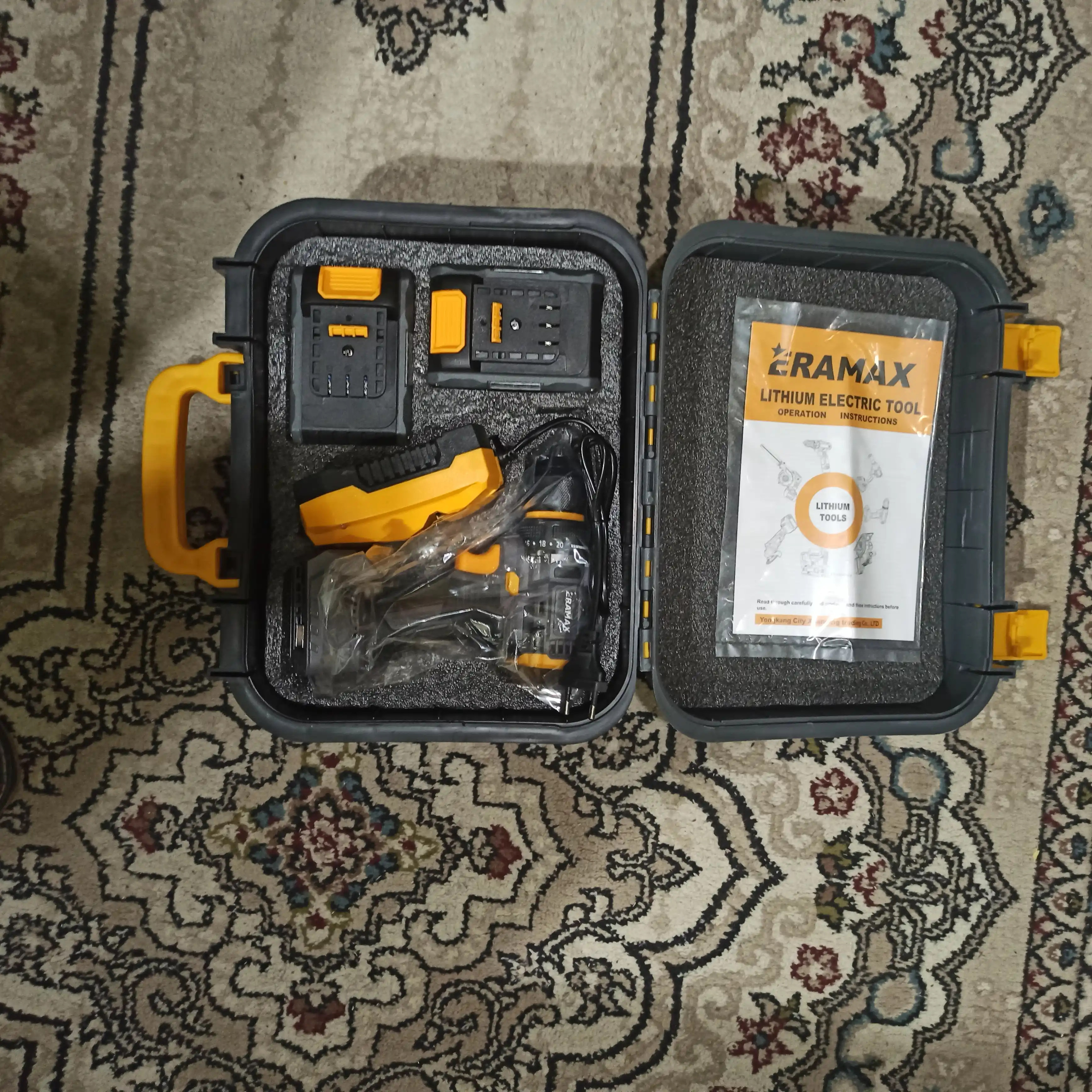 Shurup buragich cho'tkasiz motor Eramax, 10 mm, zaryad ko'rsatkichi bilan drel